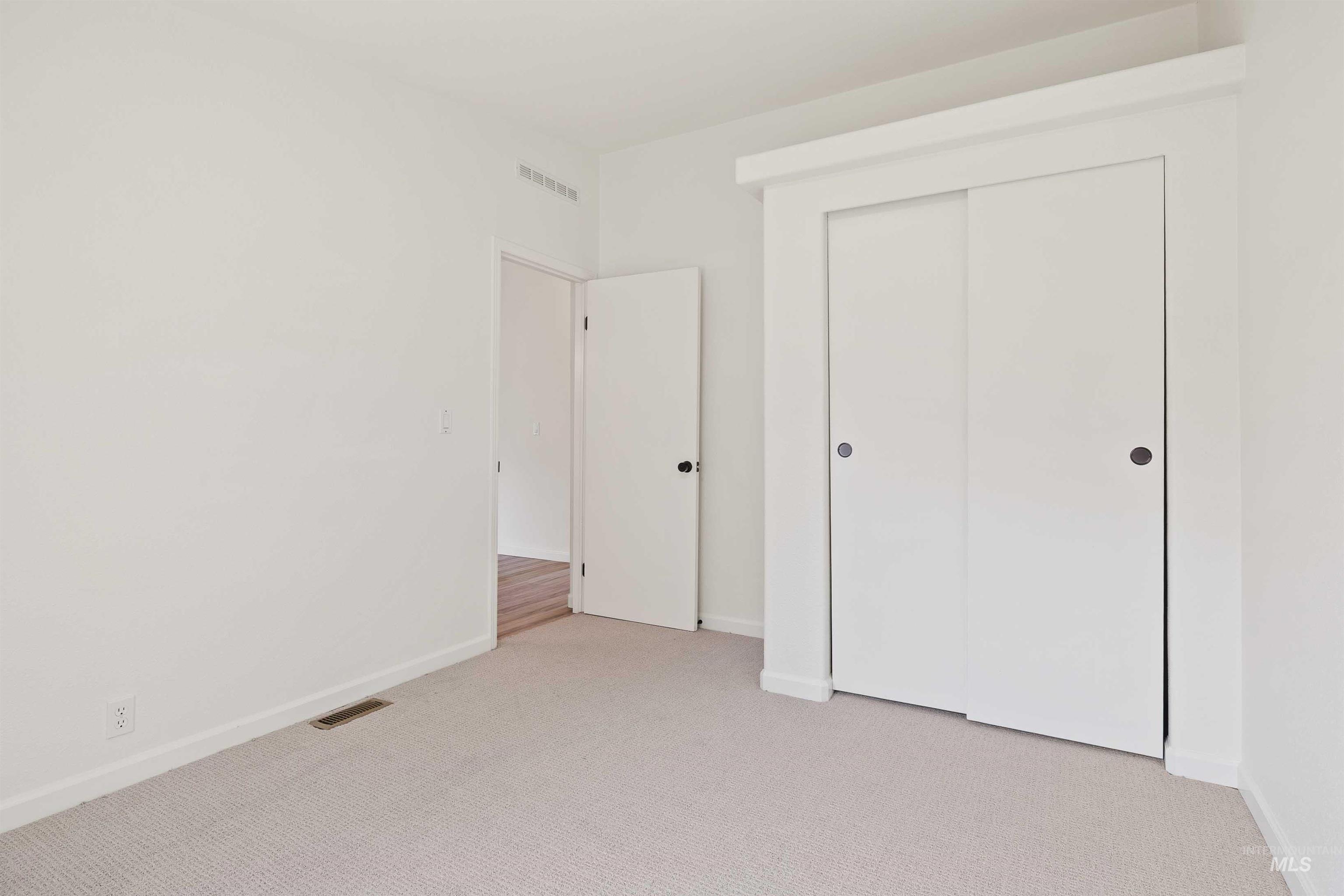 327 W Avenue I Property Photo 22