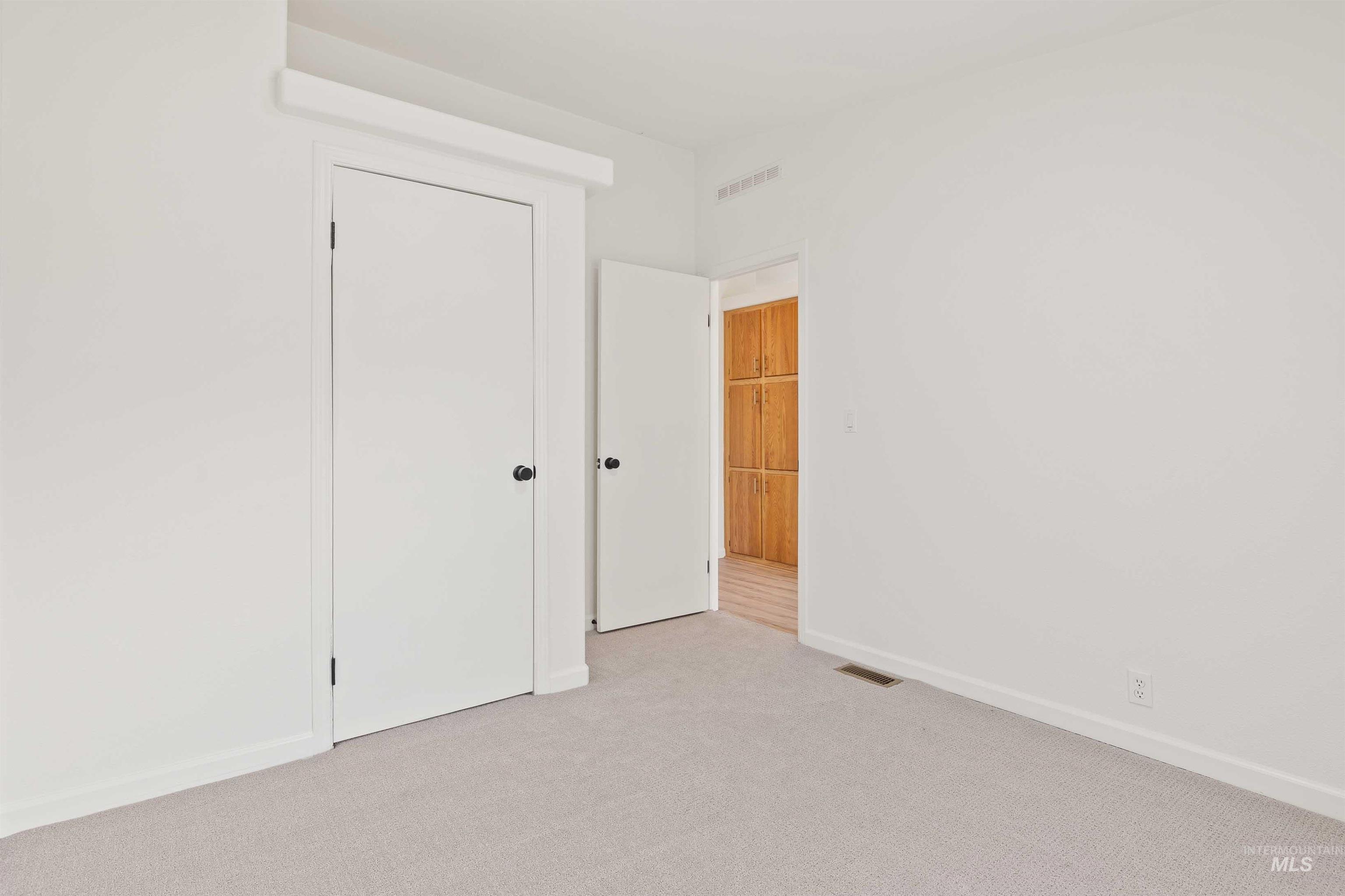327 W Avenue I Property Photo 25