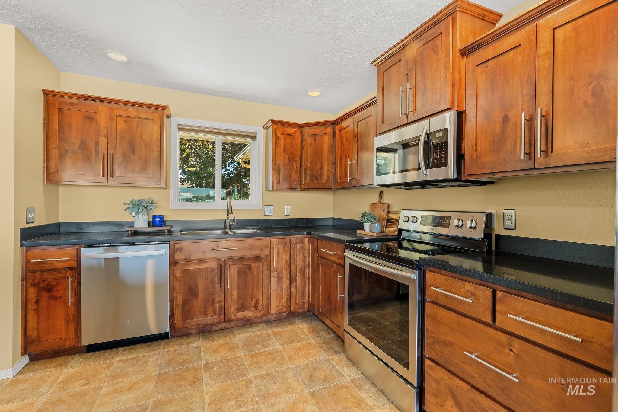 2746 Florence Court Property Photo 6
