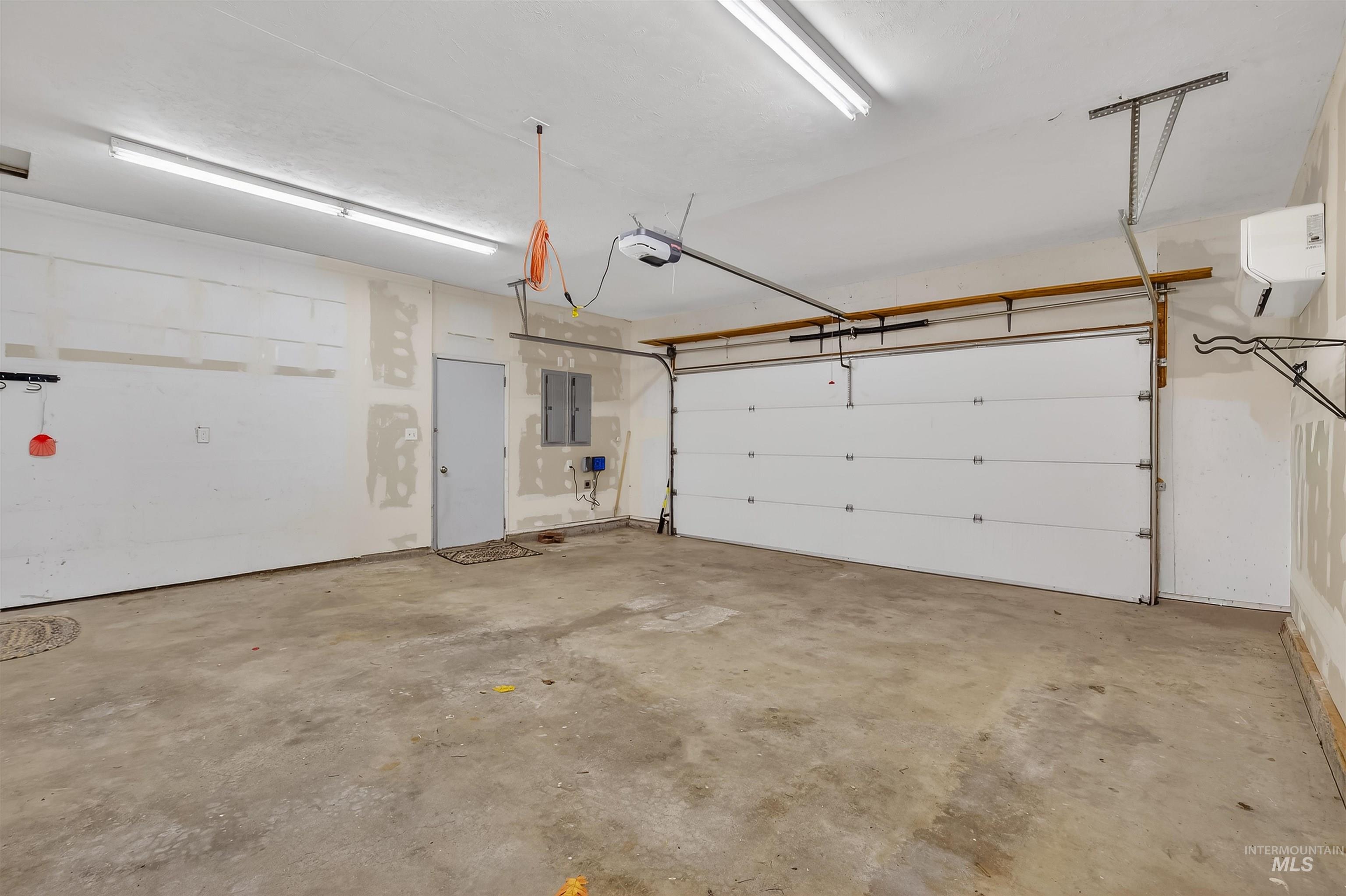 2746 Florence Court Property Photo 30