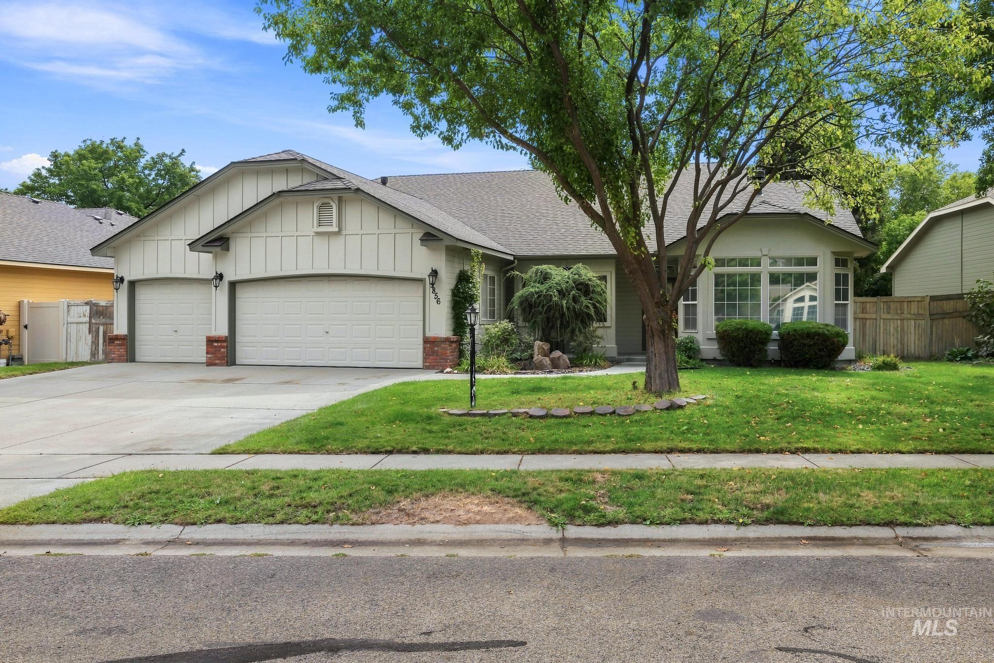 5856 N Brooklet Place Property Photo 1