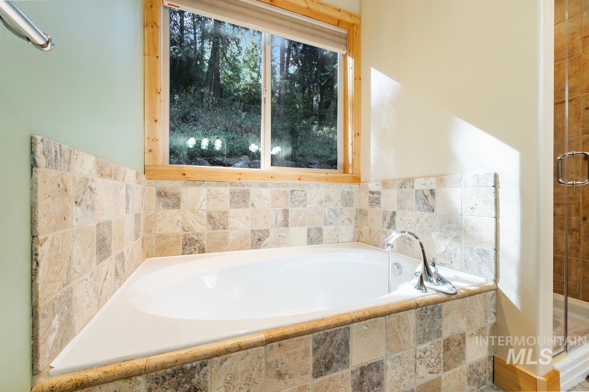 23 Landale Lane Property Photo 8