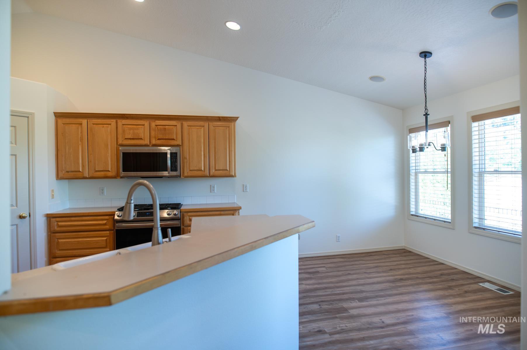 2345 Center Ave Property Photo 5