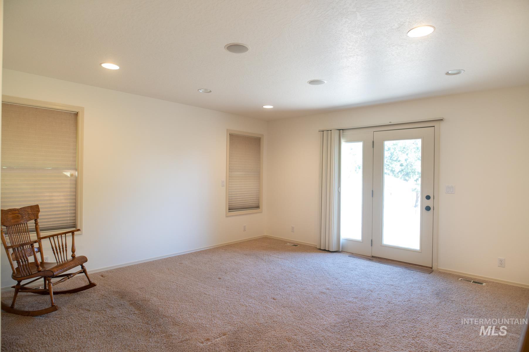 2345 Center Ave Property Photo 14