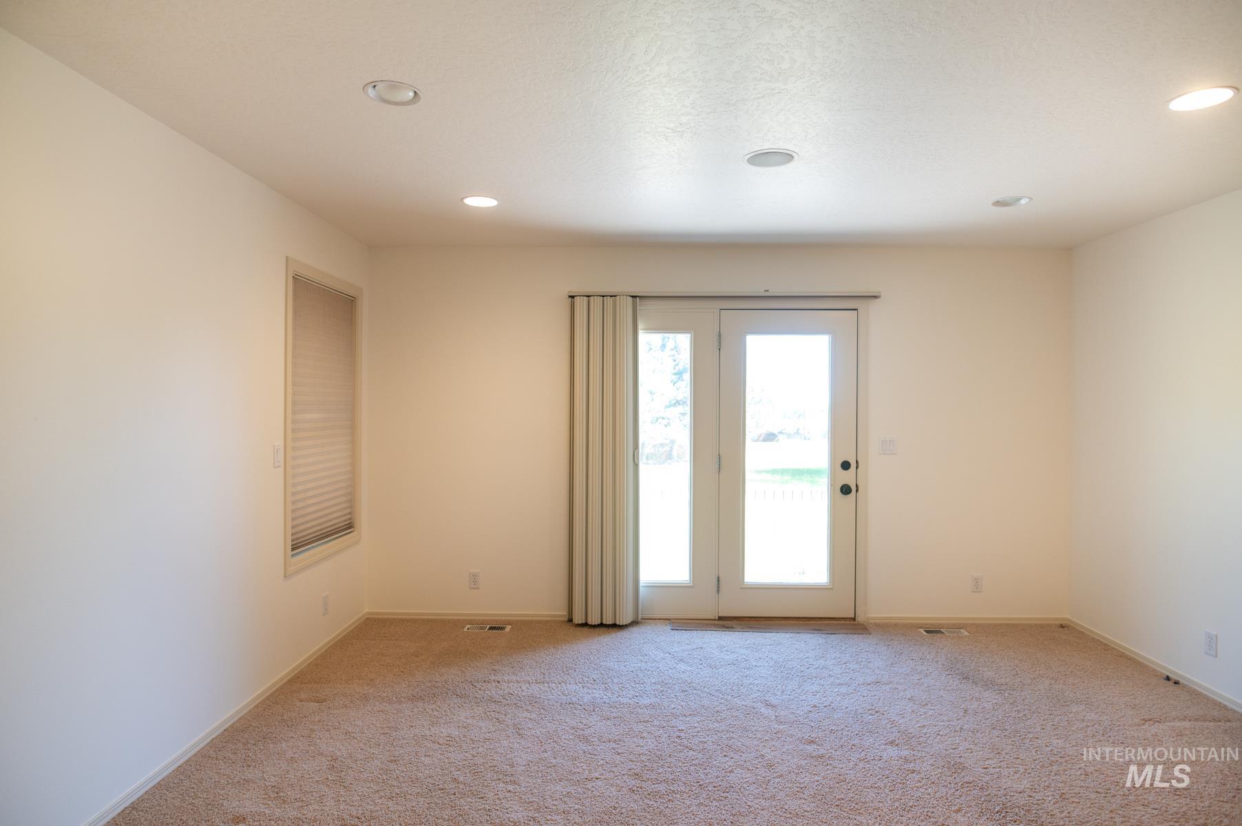 2345 Center Ave Property Photo 15