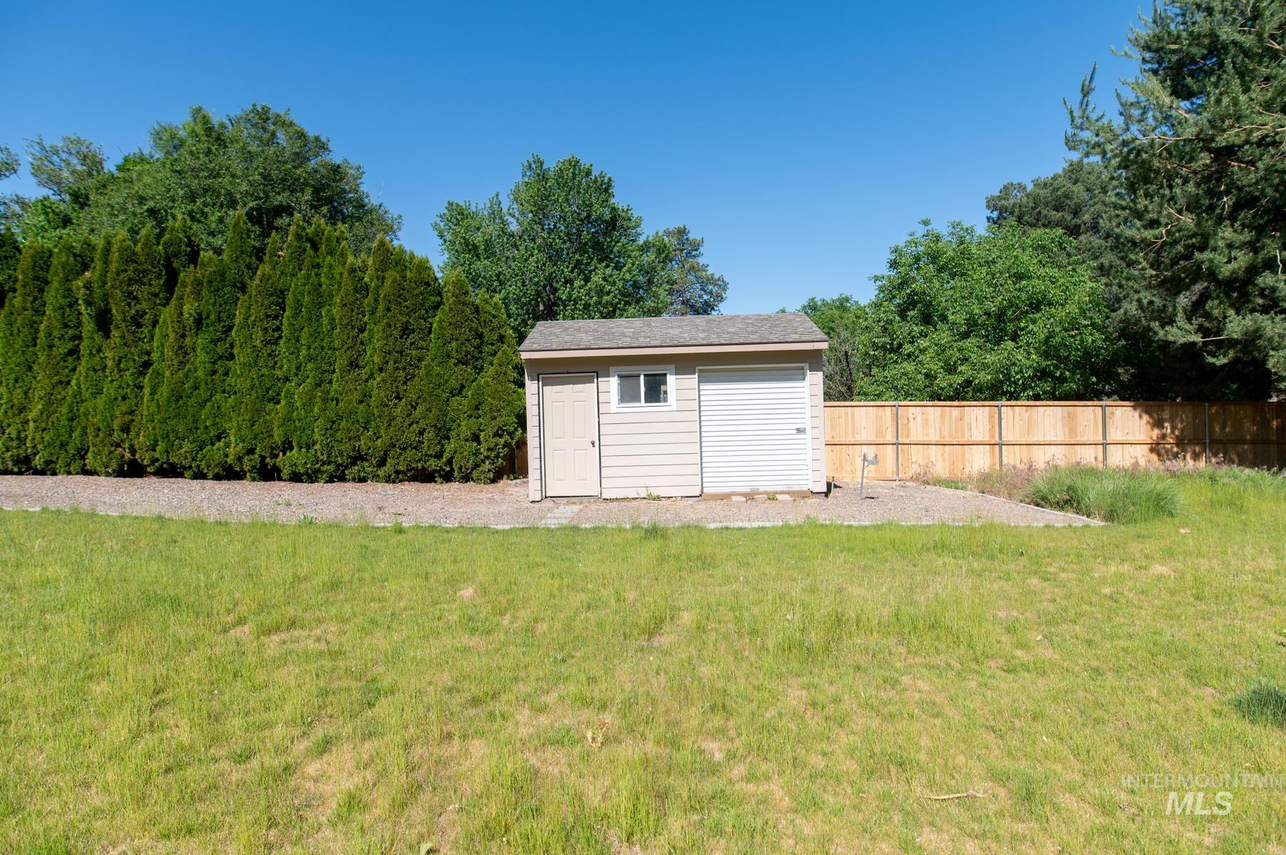 2345 Center Ave Property Photo 16