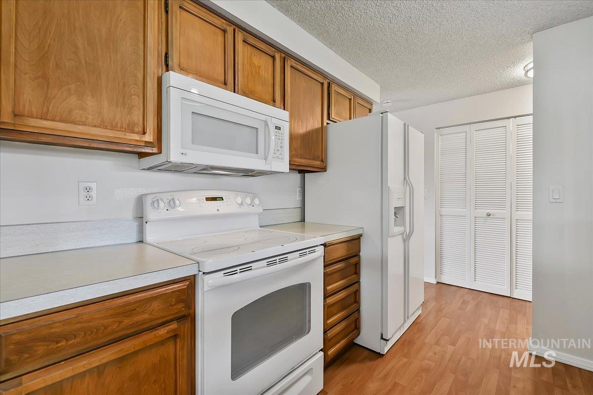 5022 Lasher Lane Property Photo 7