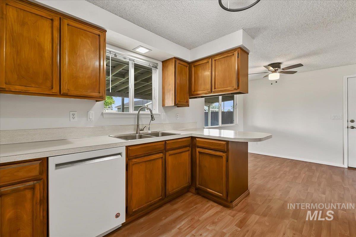 5022 Lasher Lane Property Photo 8