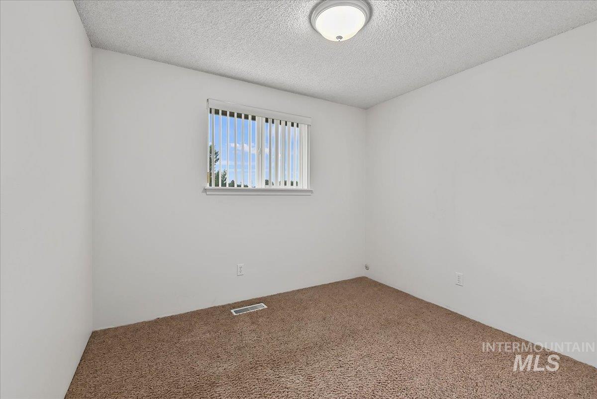 5022 Lasher Lane Property Photo 11
