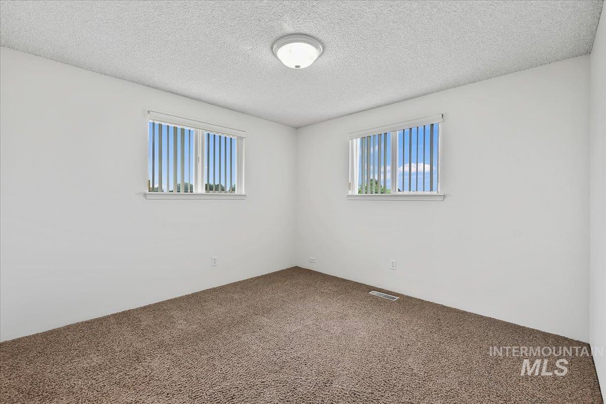 5022 Lasher Lane Property Photo 13
