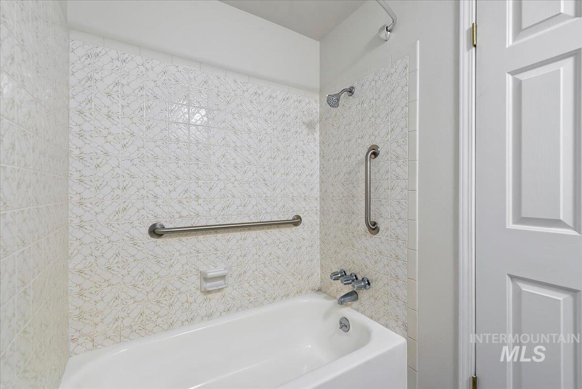 5022 Lasher Lane Property Photo 17