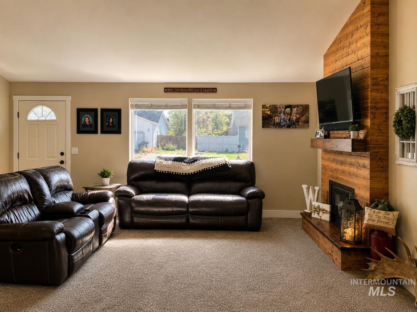 658 Crocus Ln Property Photo 4