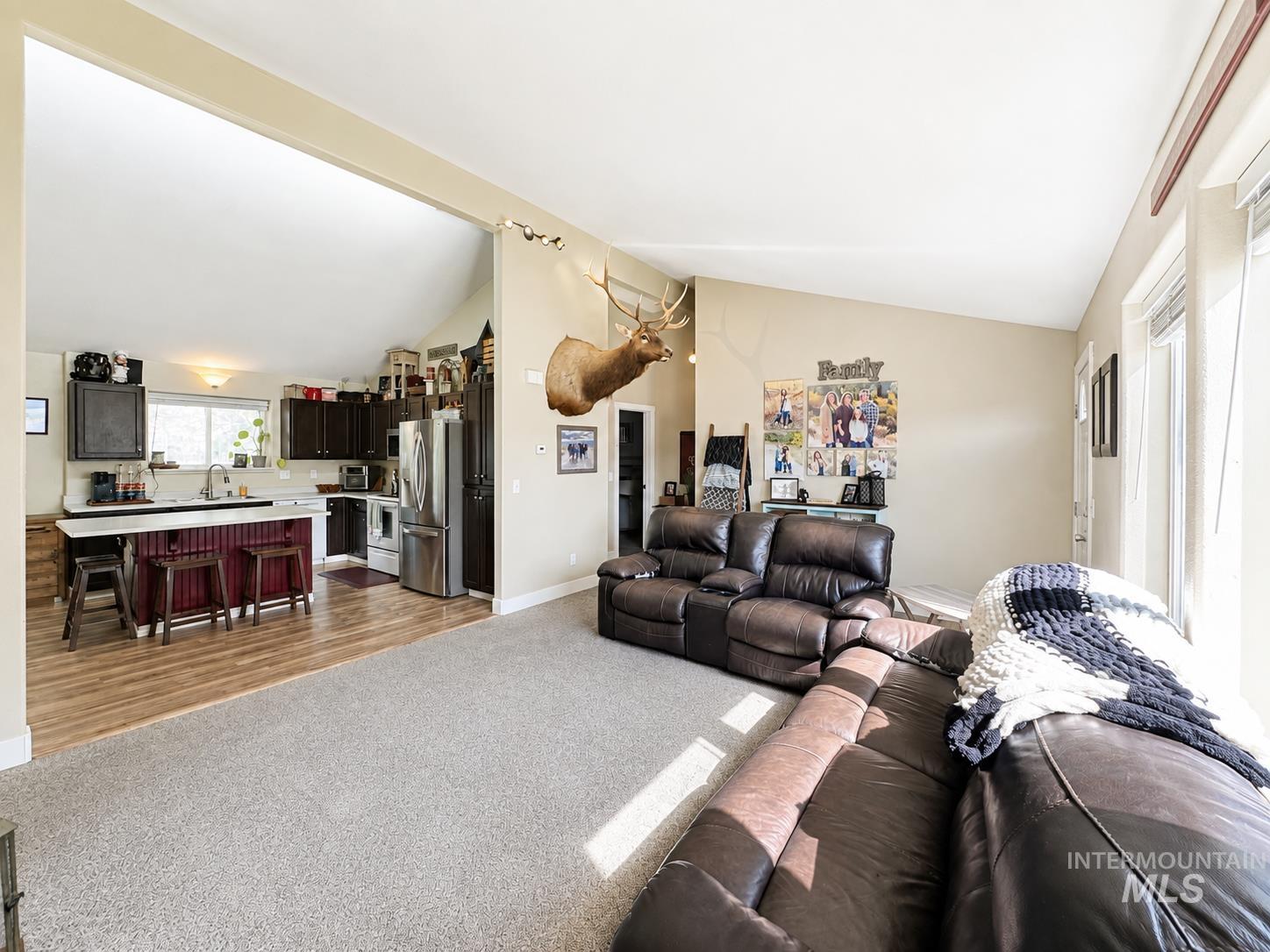 658 Crocus Ln Property Photo 6