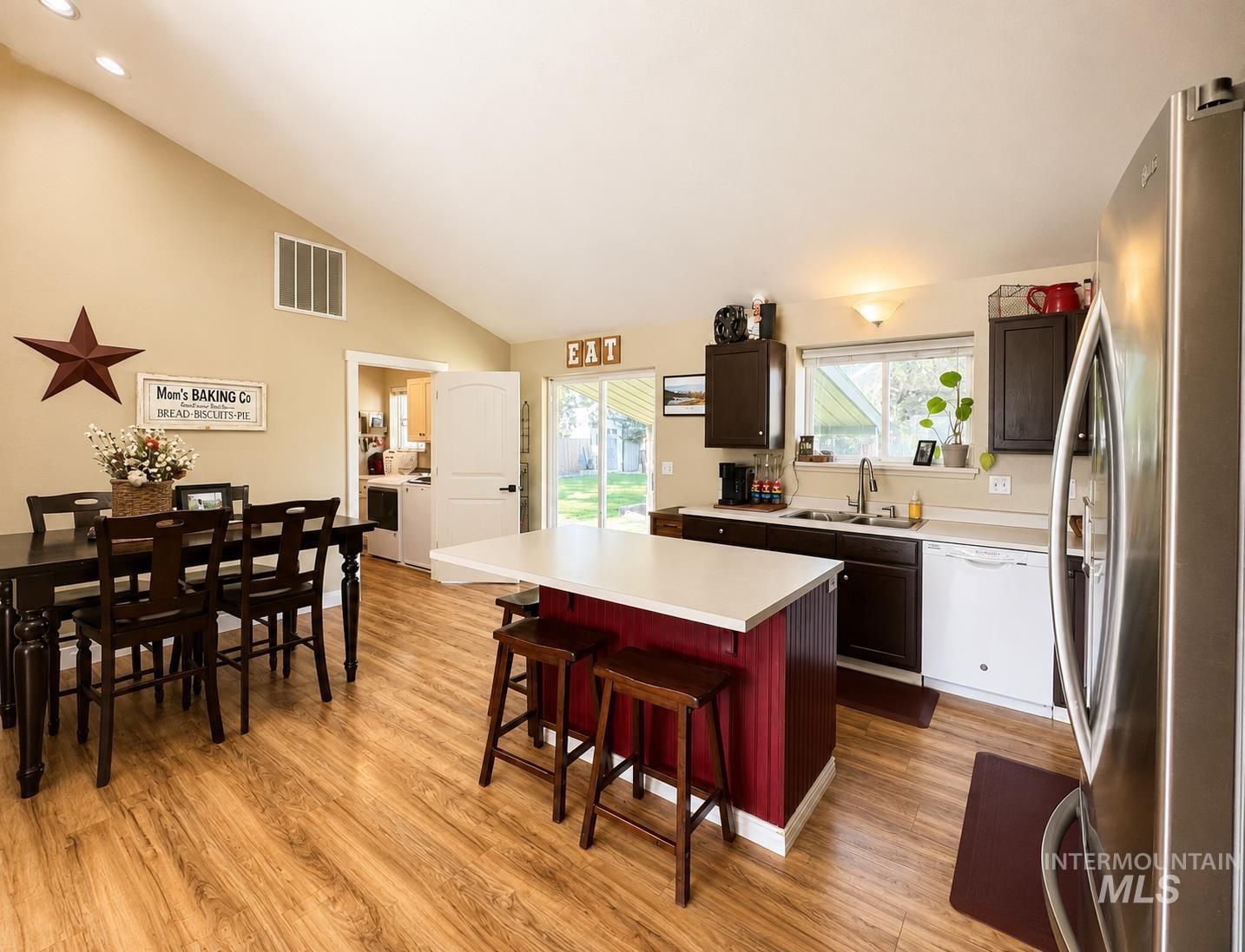 658 Crocus Ln Property Photo 8