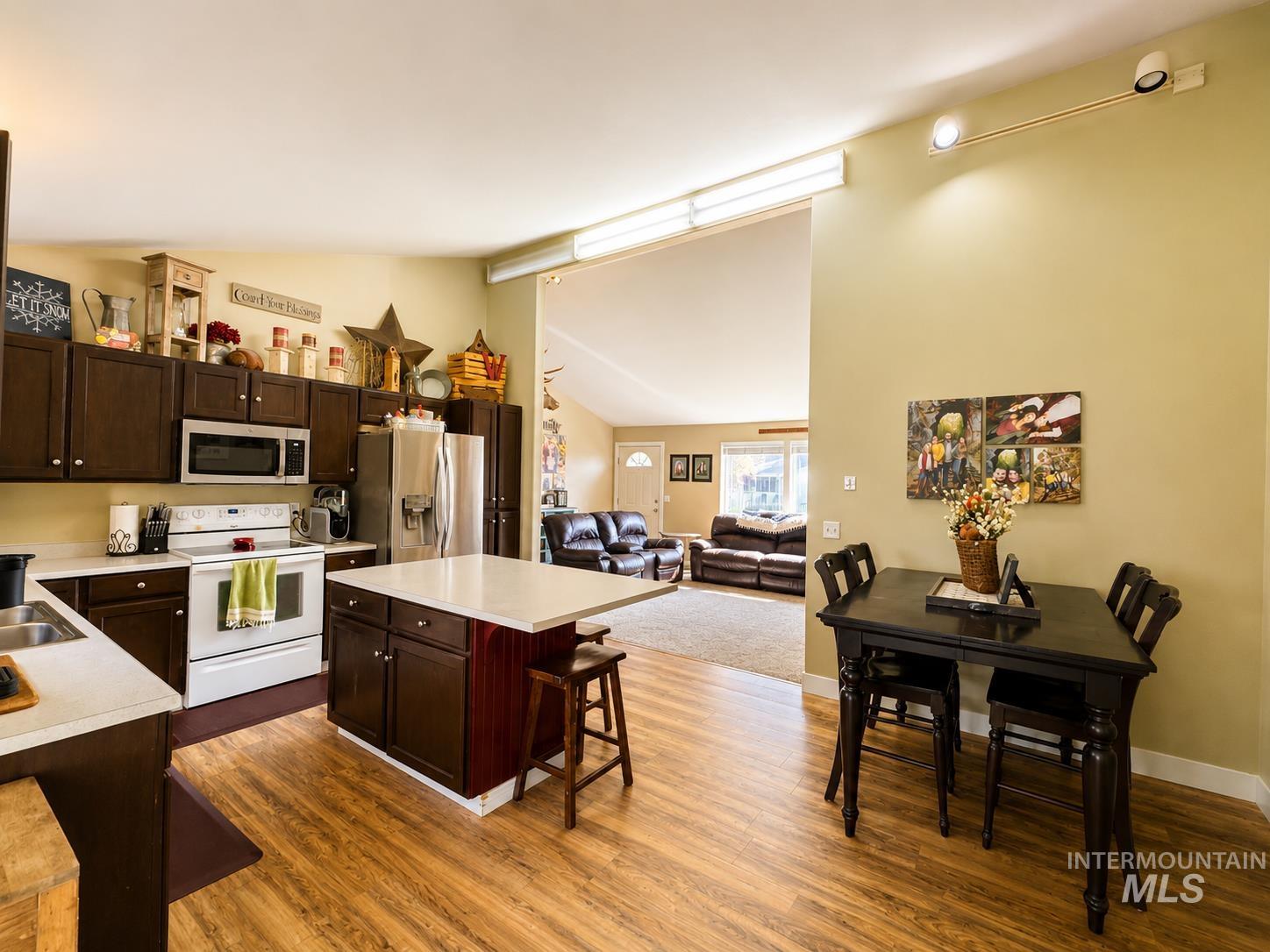 658 Crocus Ln Property Photo 9