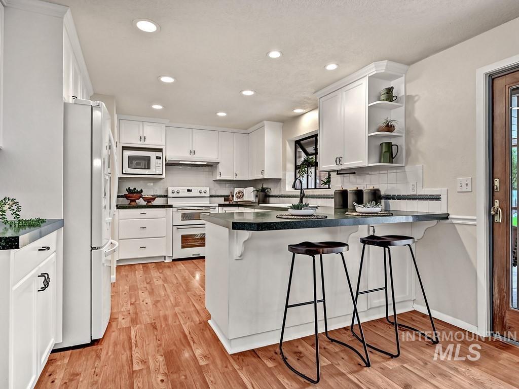 1945 S Mayflower Property Photo 8