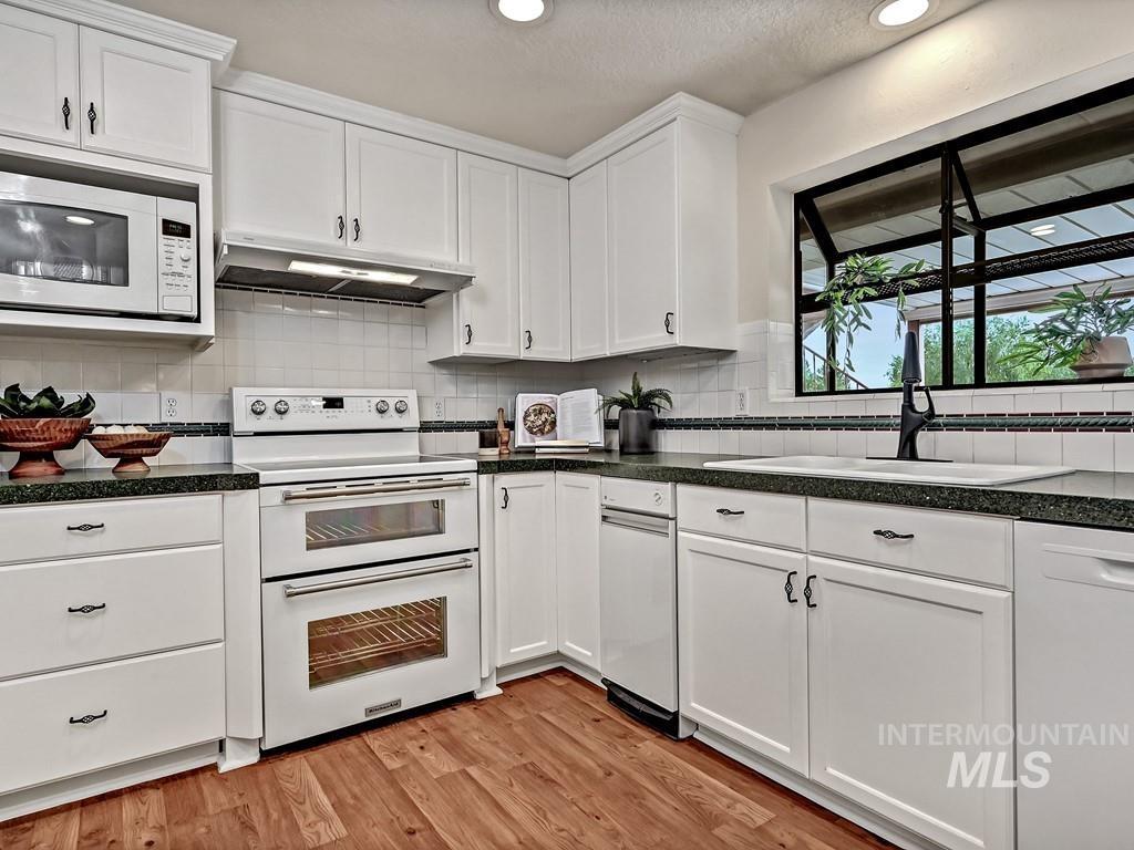 1945 S Mayflower Property Photo 9