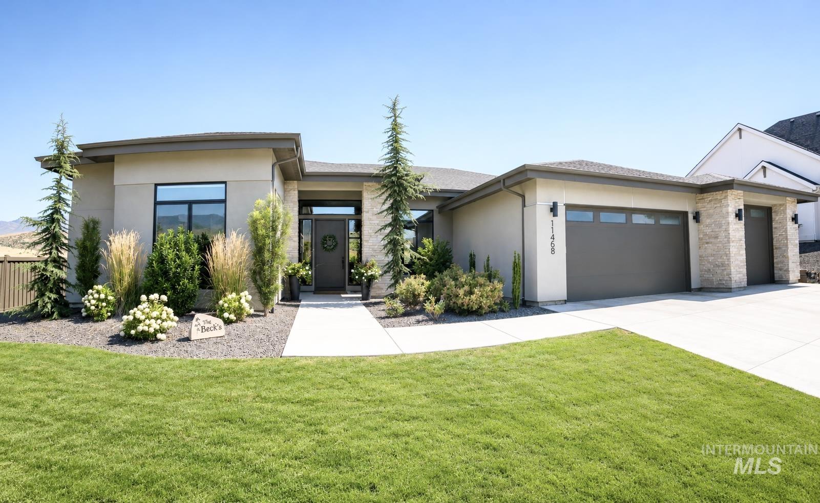 11468 N 17th Way Property Photo 1