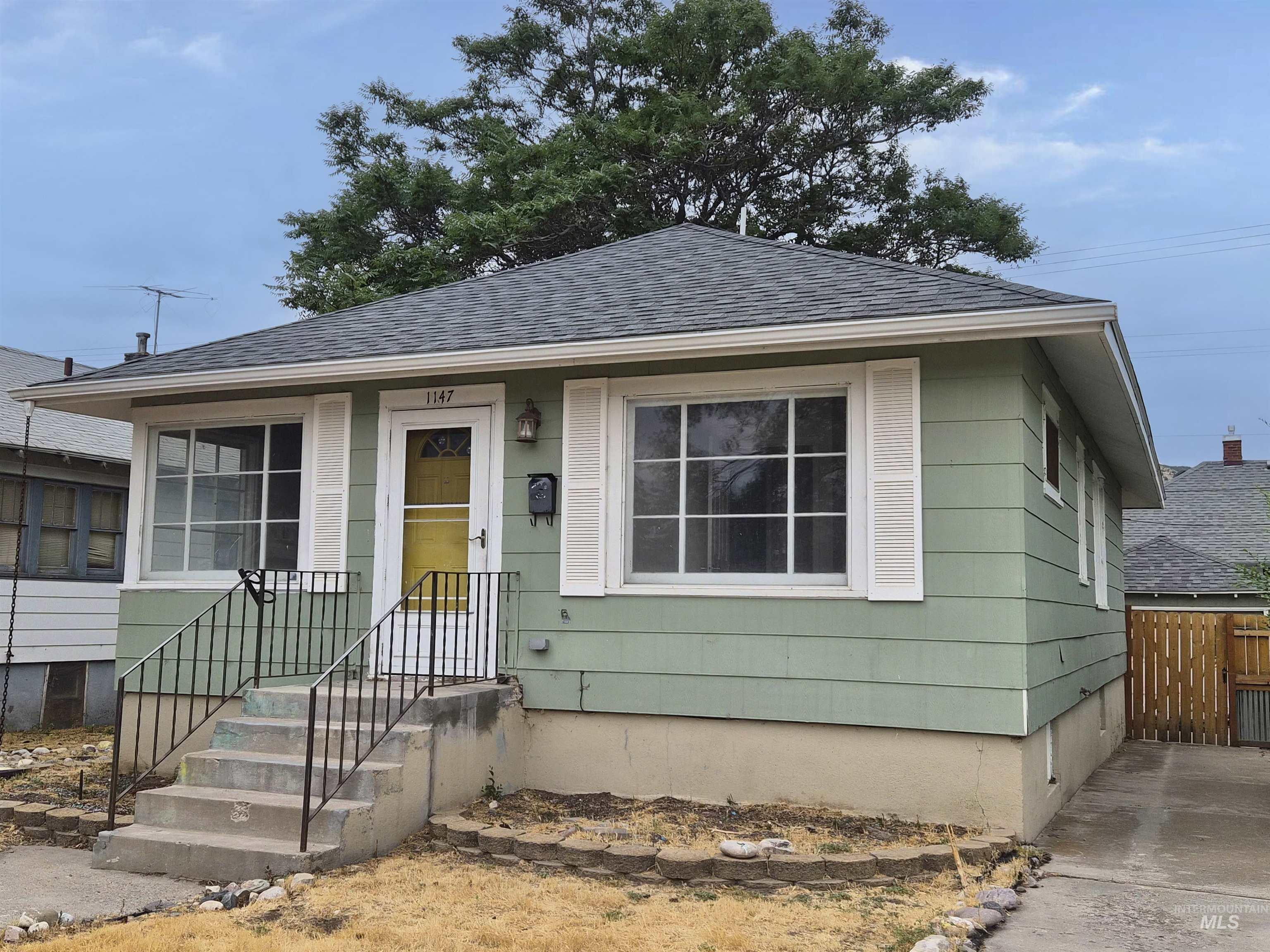 1147 N Hayes Property Photo 1