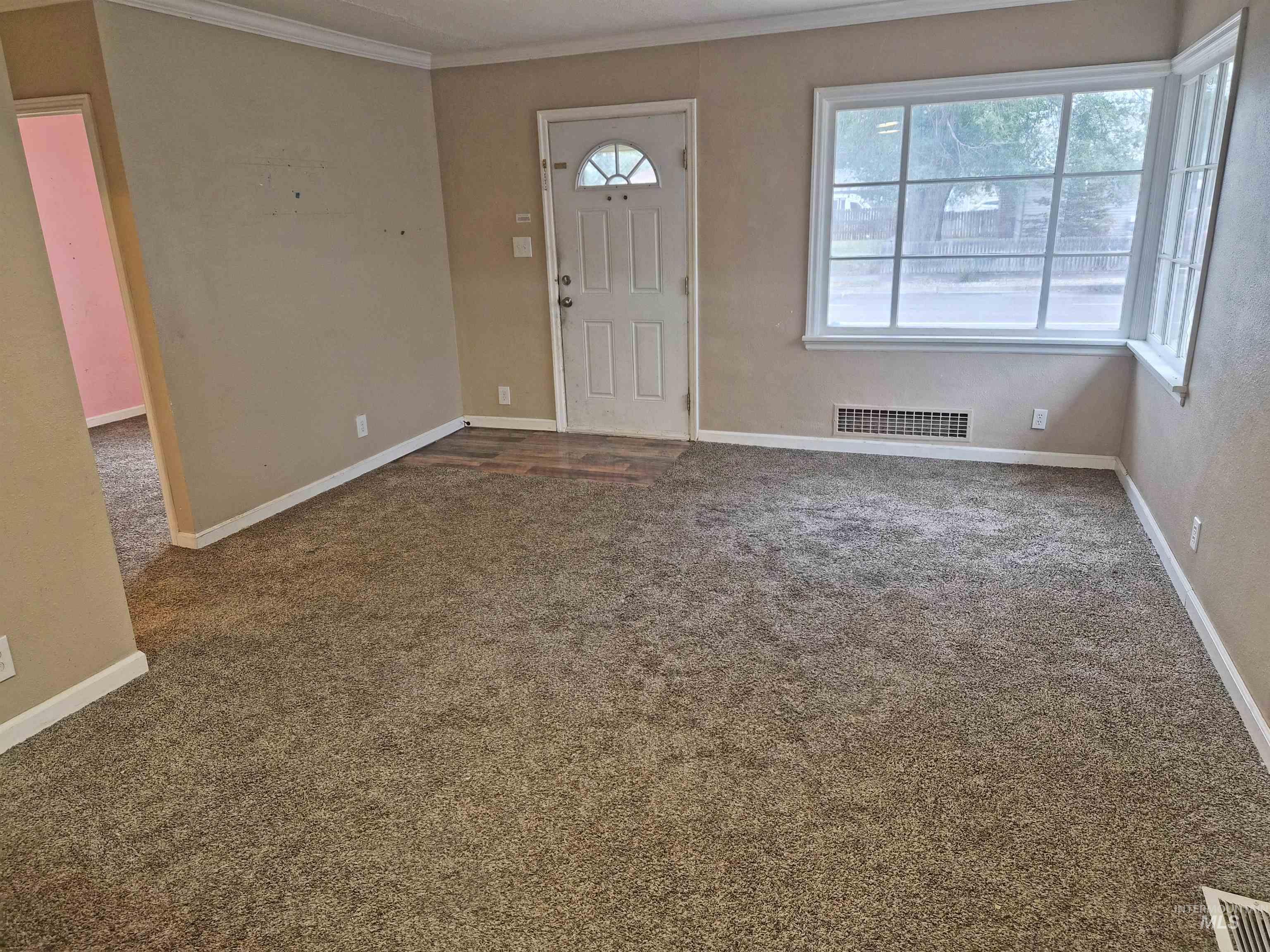 1147 N Hayes Property Photo 3