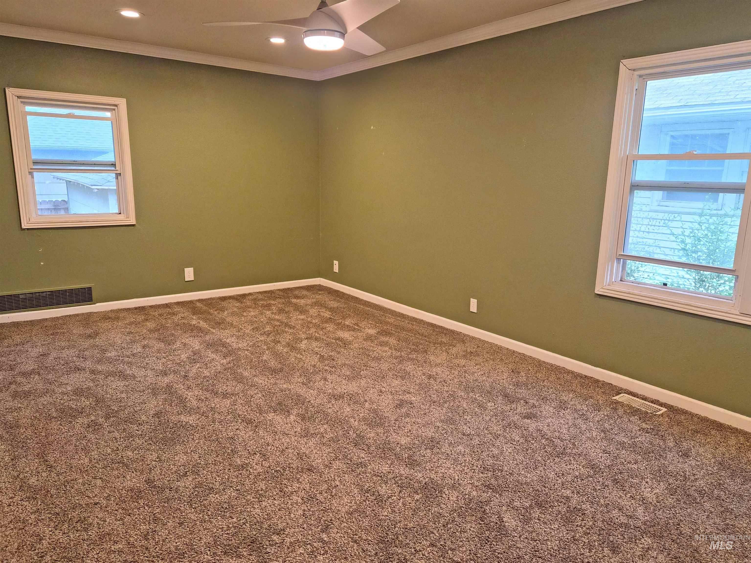 1147 N Hayes Property Photo 5