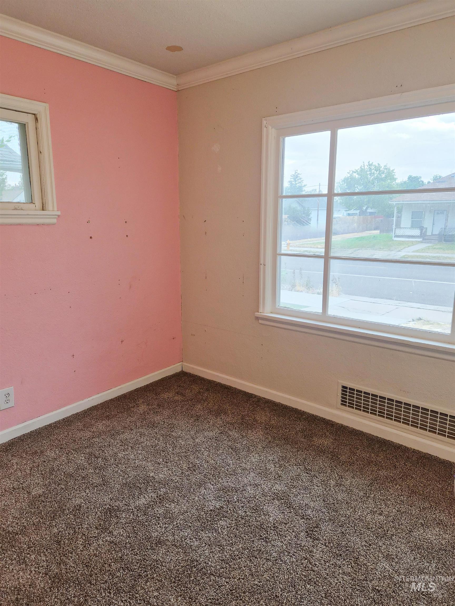 1147 N Hayes Property Photo 7
