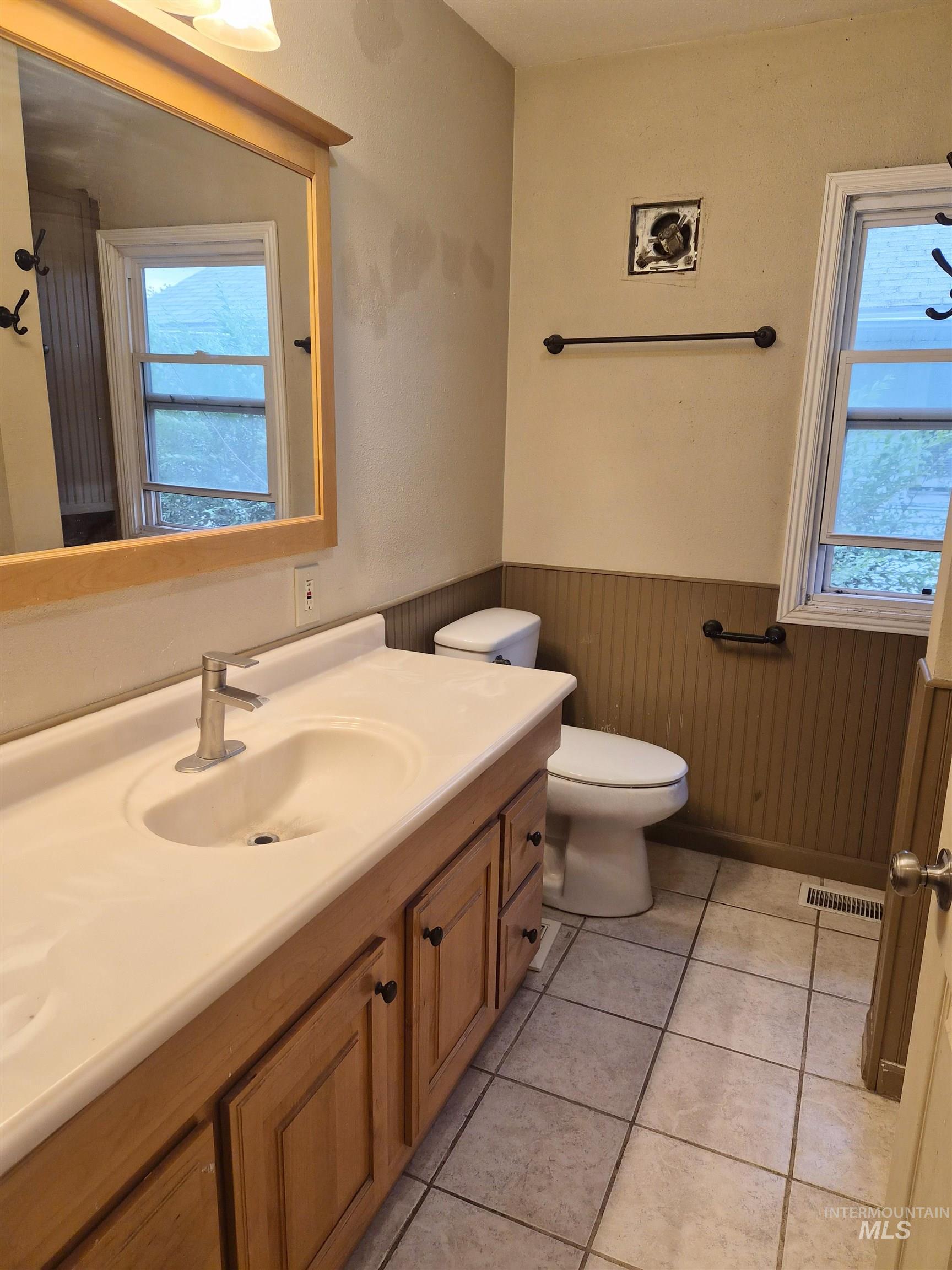 1147 N Hayes Property Photo 8