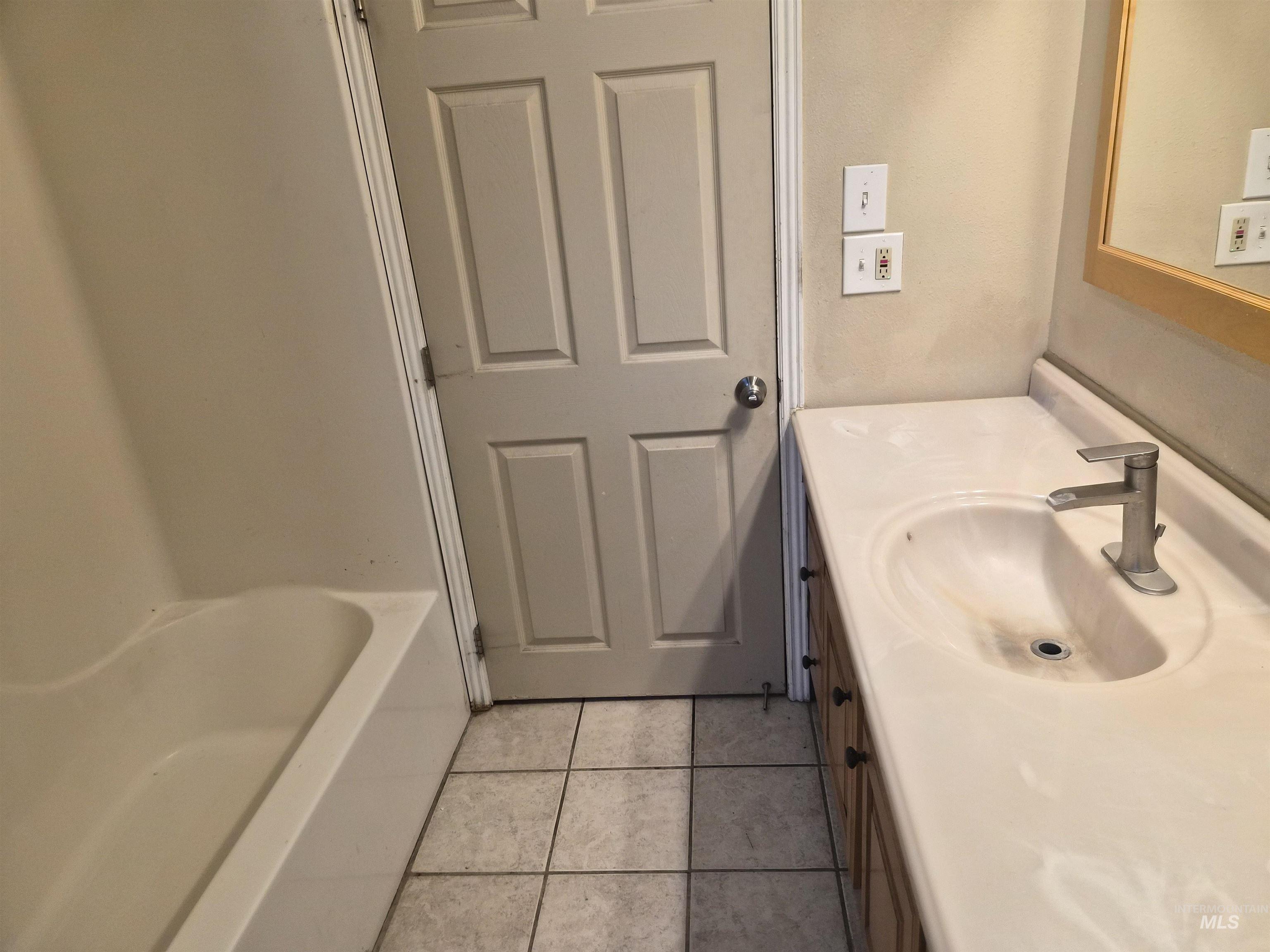 1147 N Hayes Property Photo 9