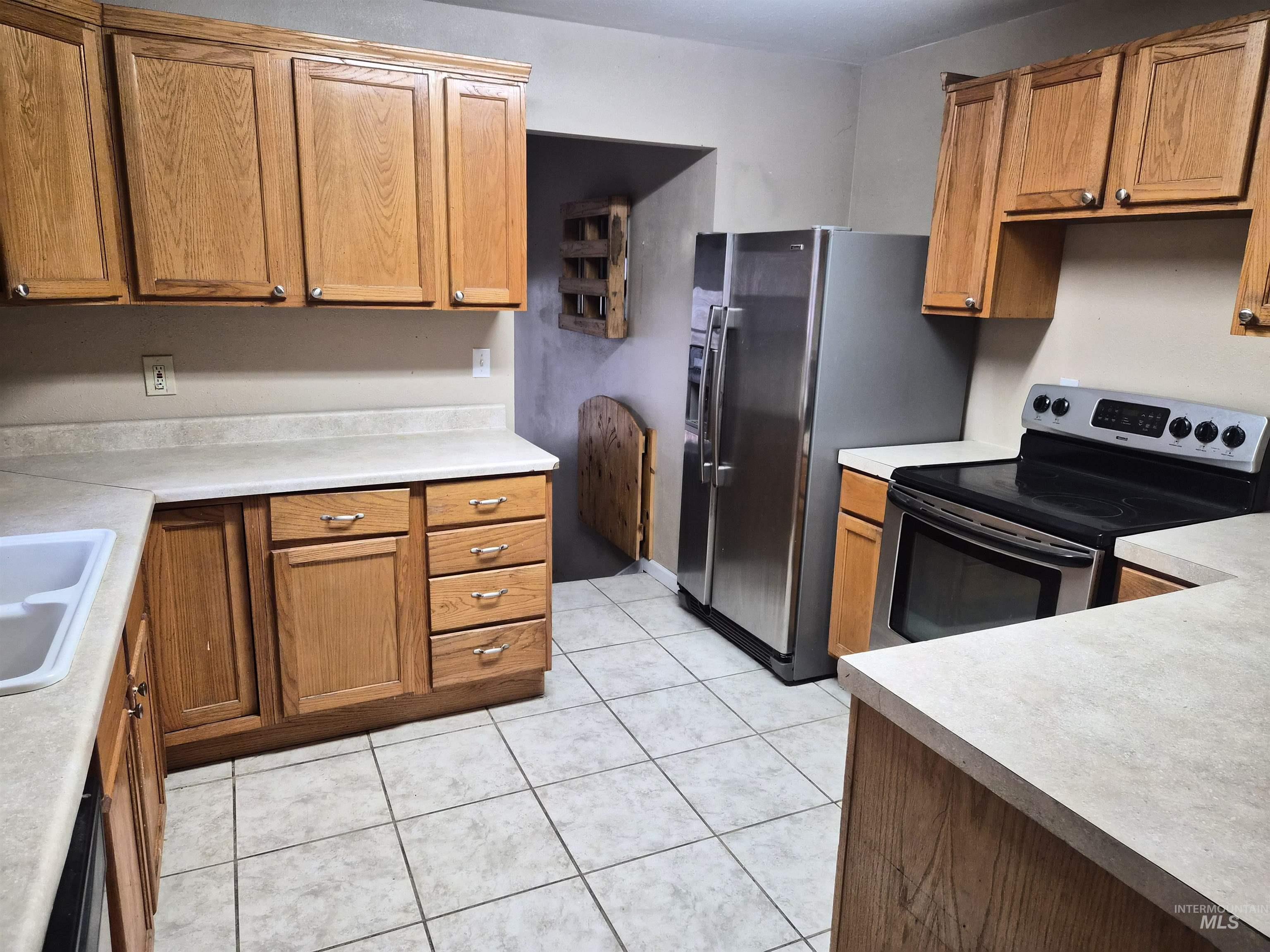 1147 N Hayes Property Photo 14