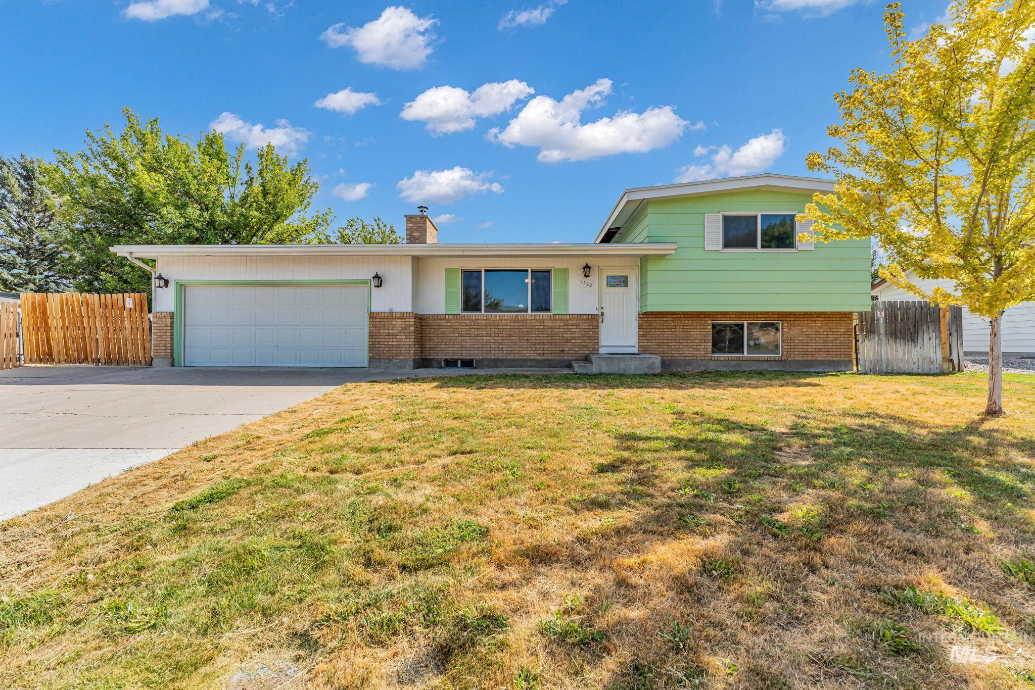 1520 Princeton Dr Property Photo 1
