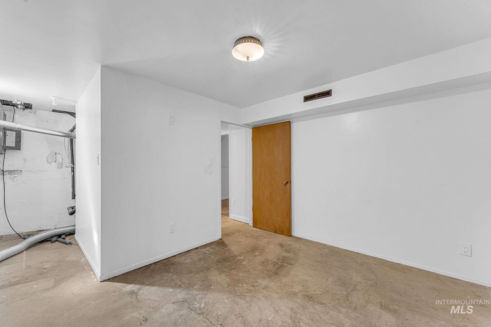 1520 Princeton Dr Property Photo 32