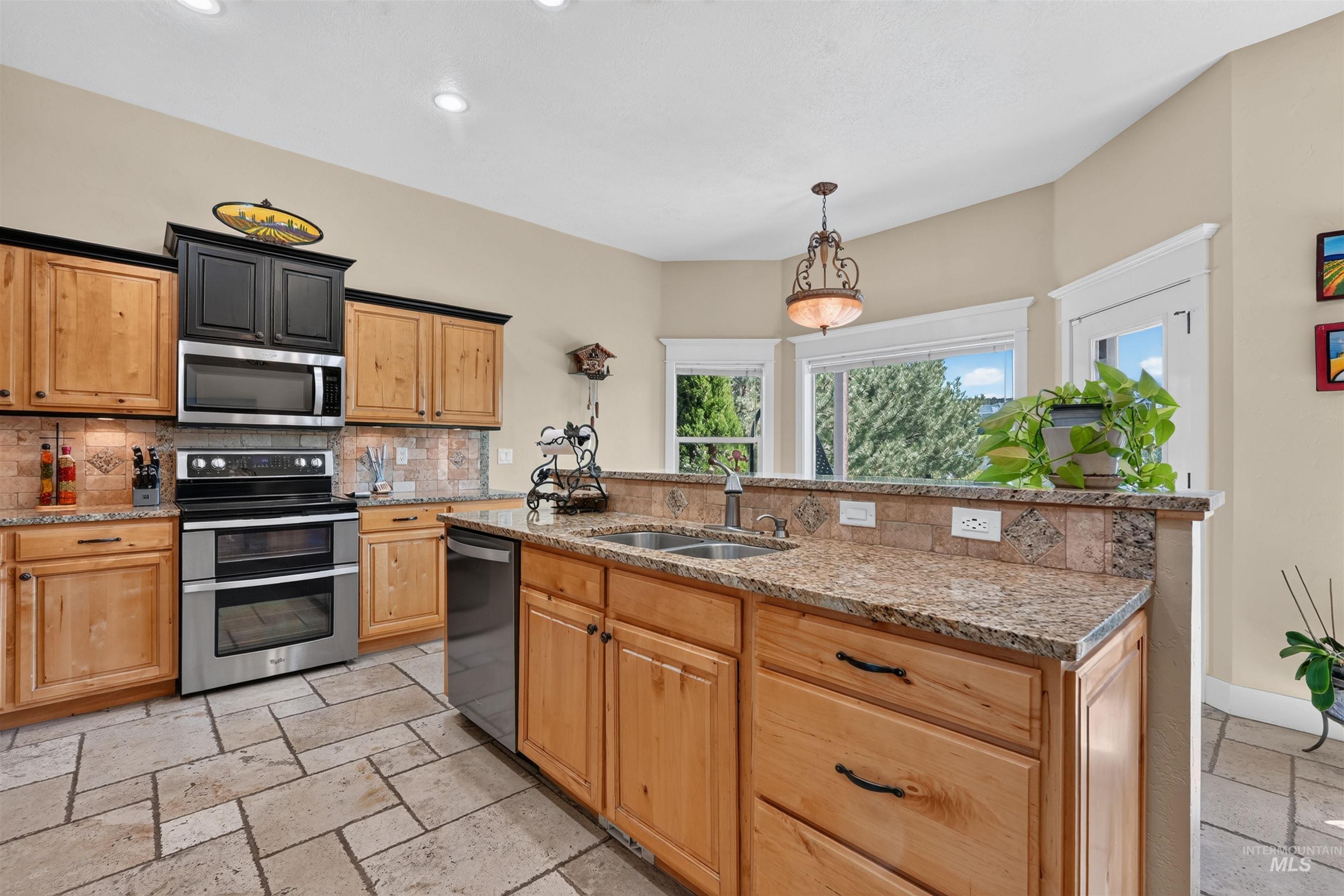 1408 Stoneridge Drive Property Photo 8