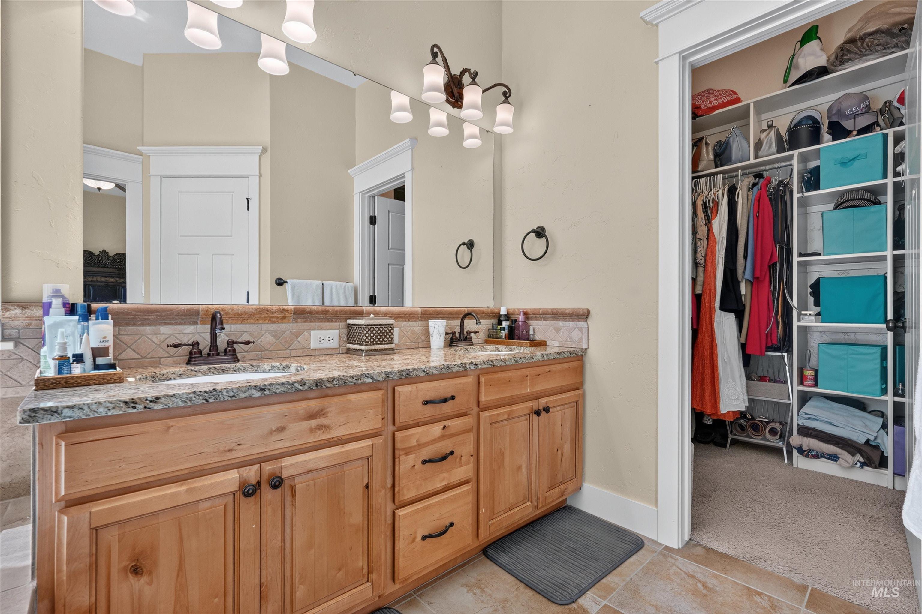 1408 Stoneridge Drive Property Photo 16