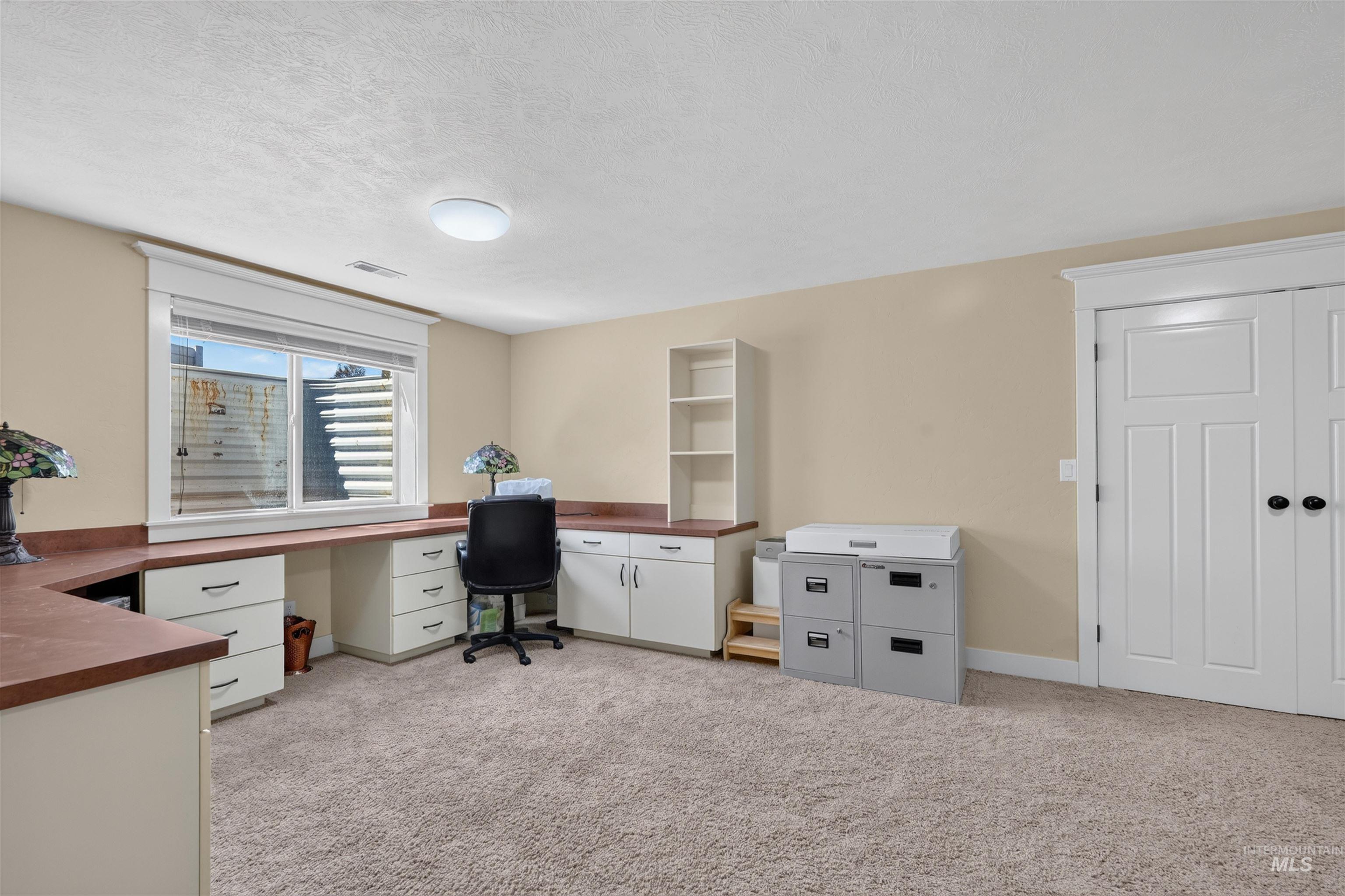 1408 Stoneridge Drive Property Photo 23
