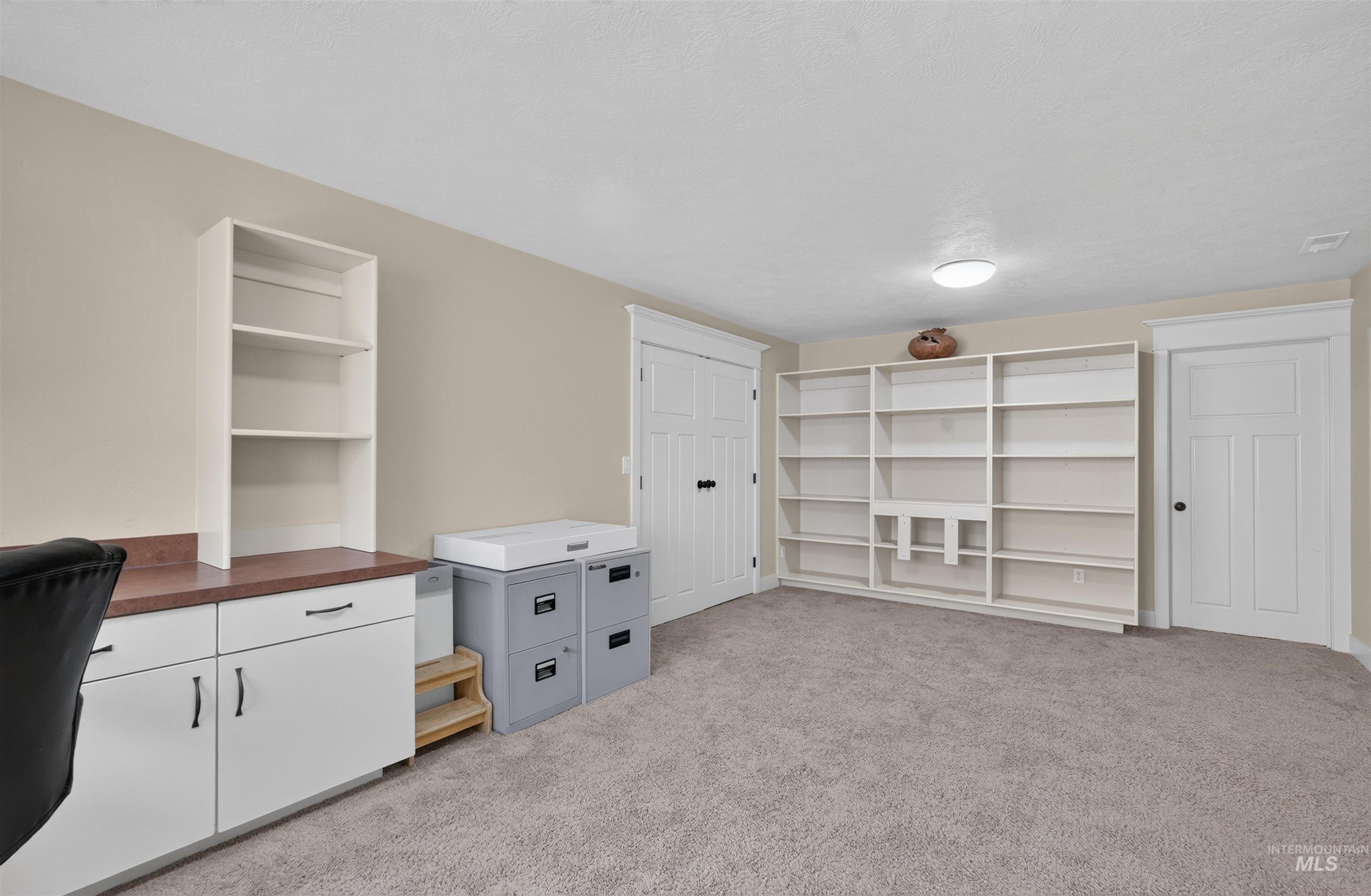 1408 Stoneridge Drive Property Photo 24