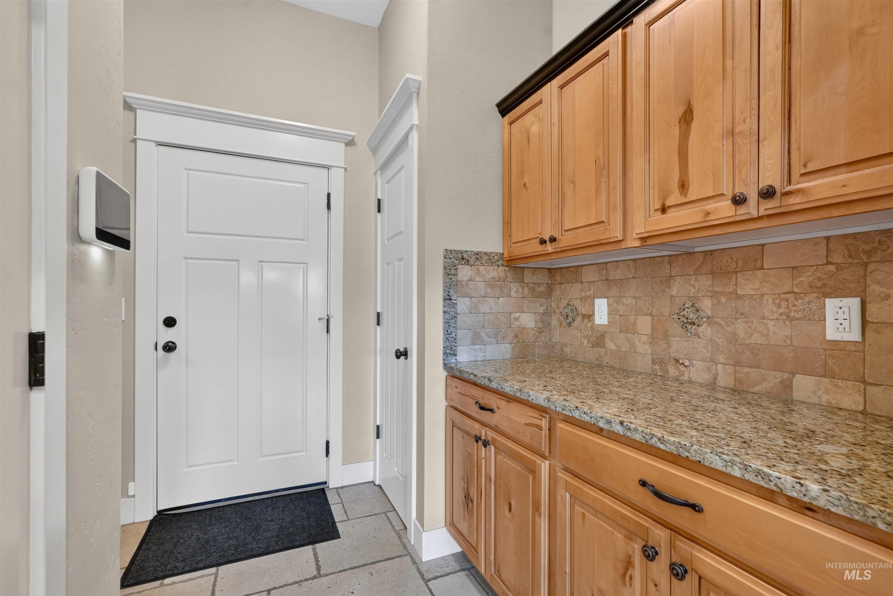 1408 Stoneridge Drive Property Photo 27
