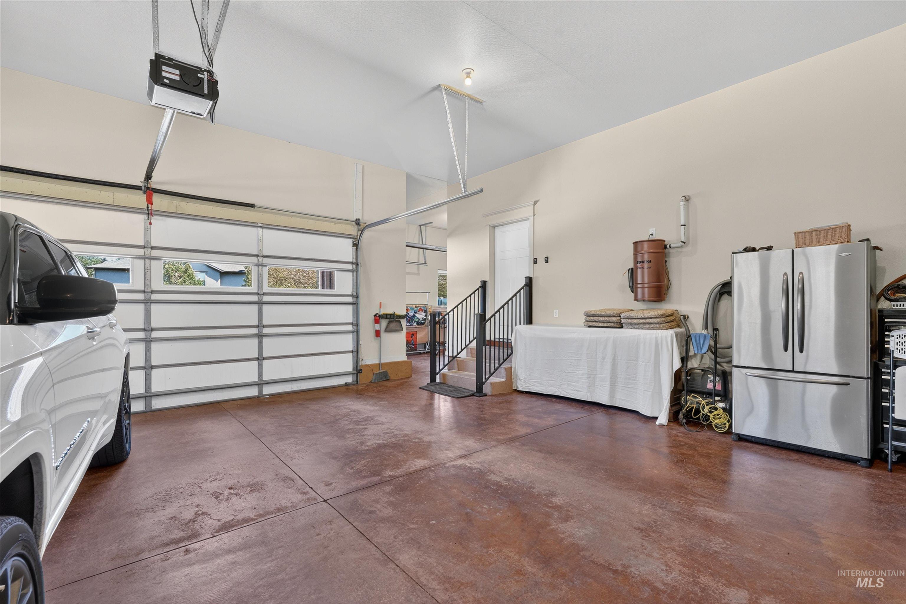 1408 Stoneridge Drive Property Photo 29