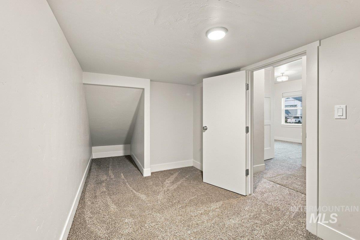 2546 E Lodge Trail Dr Property Photo 24