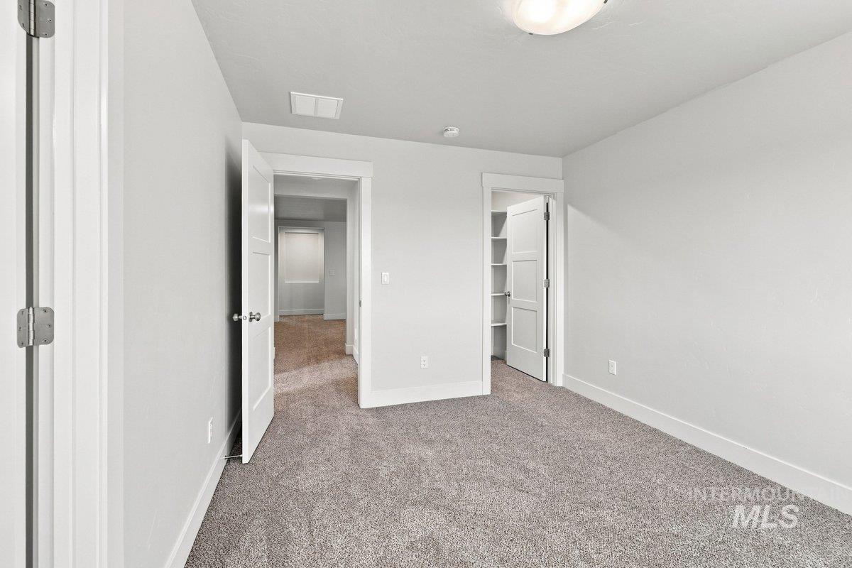 2546 E Lodge Trail Dr Property Photo 25
