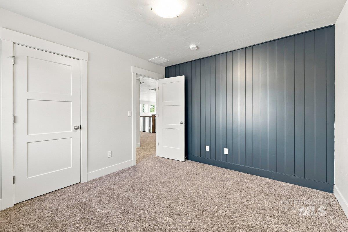 2546 E Lodge Trail Dr Property Photo 28