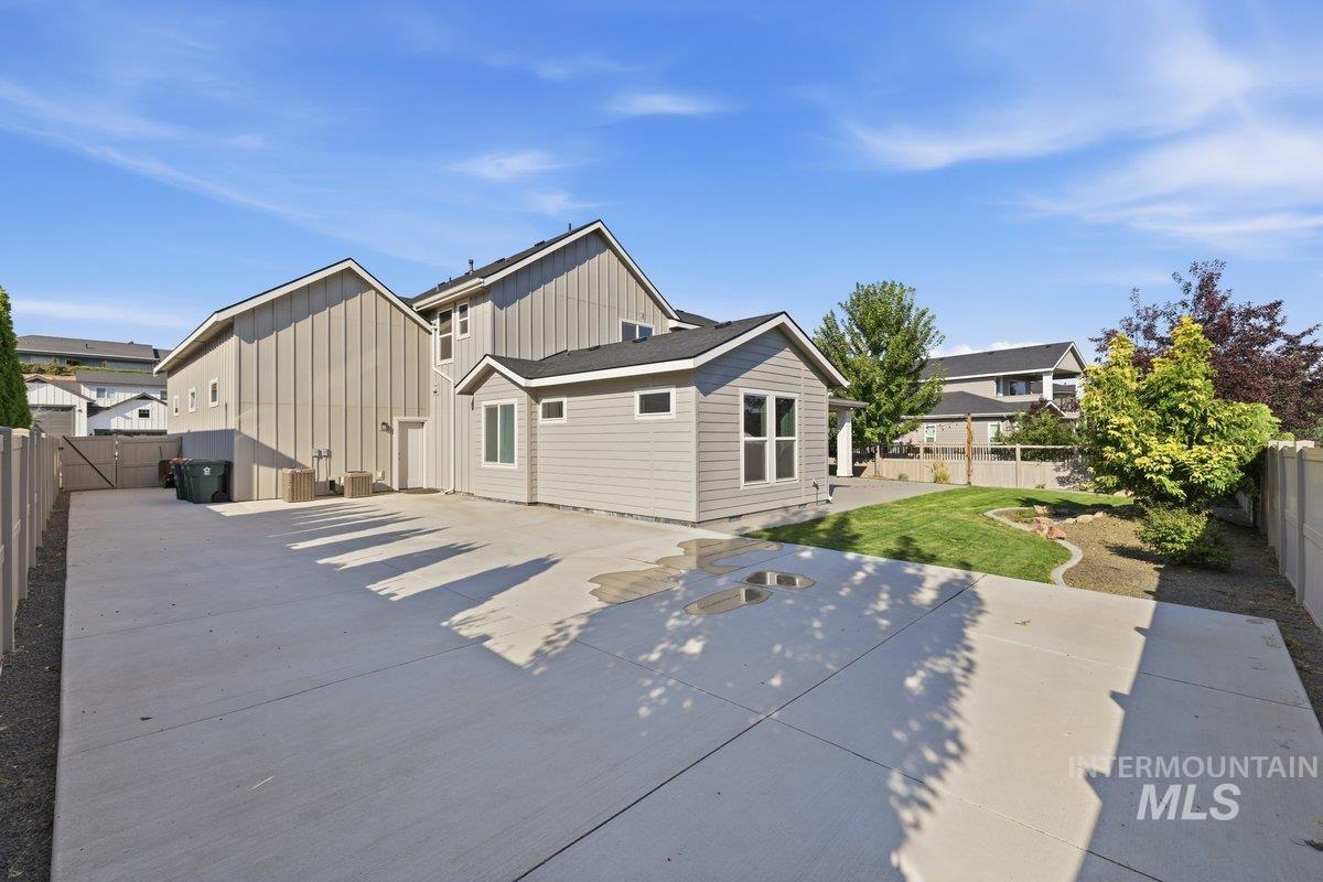 2546 E Lodge Trail Dr Property Photo 38