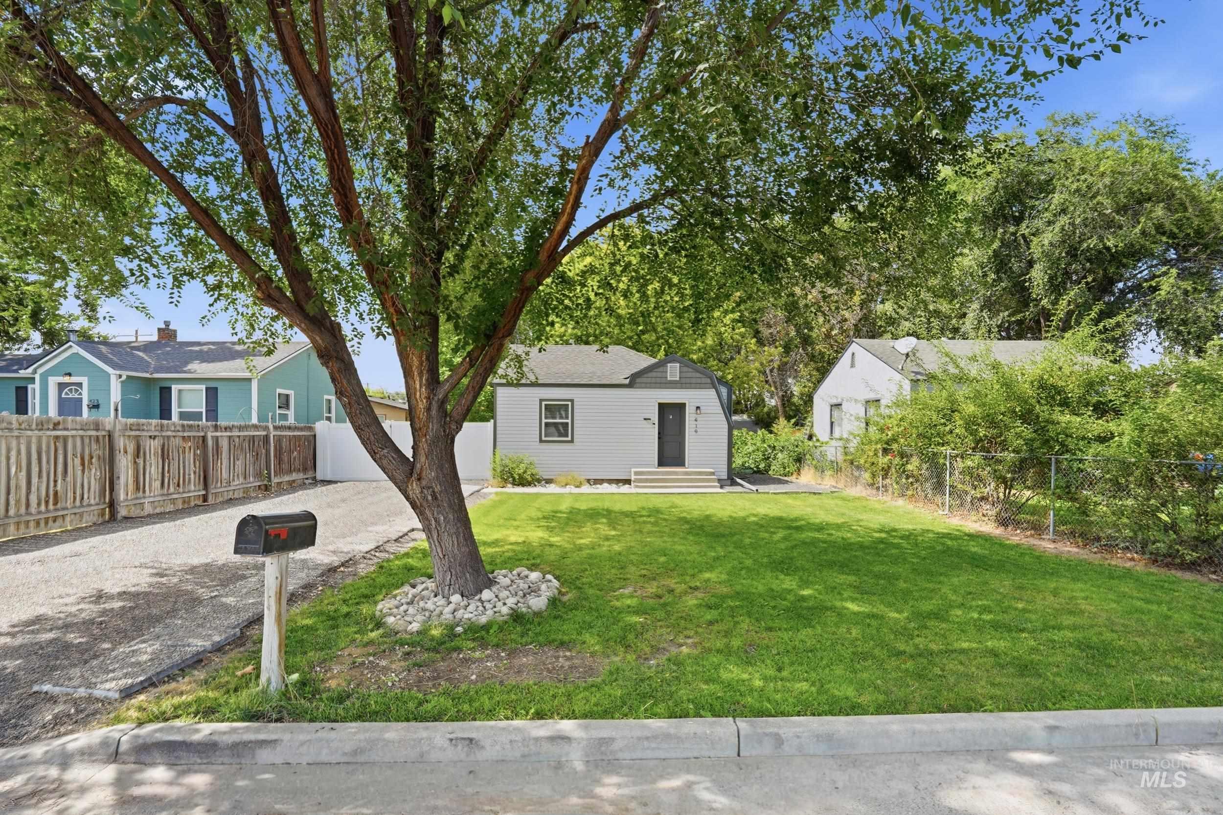 419 S Locust St. Property Photo 1