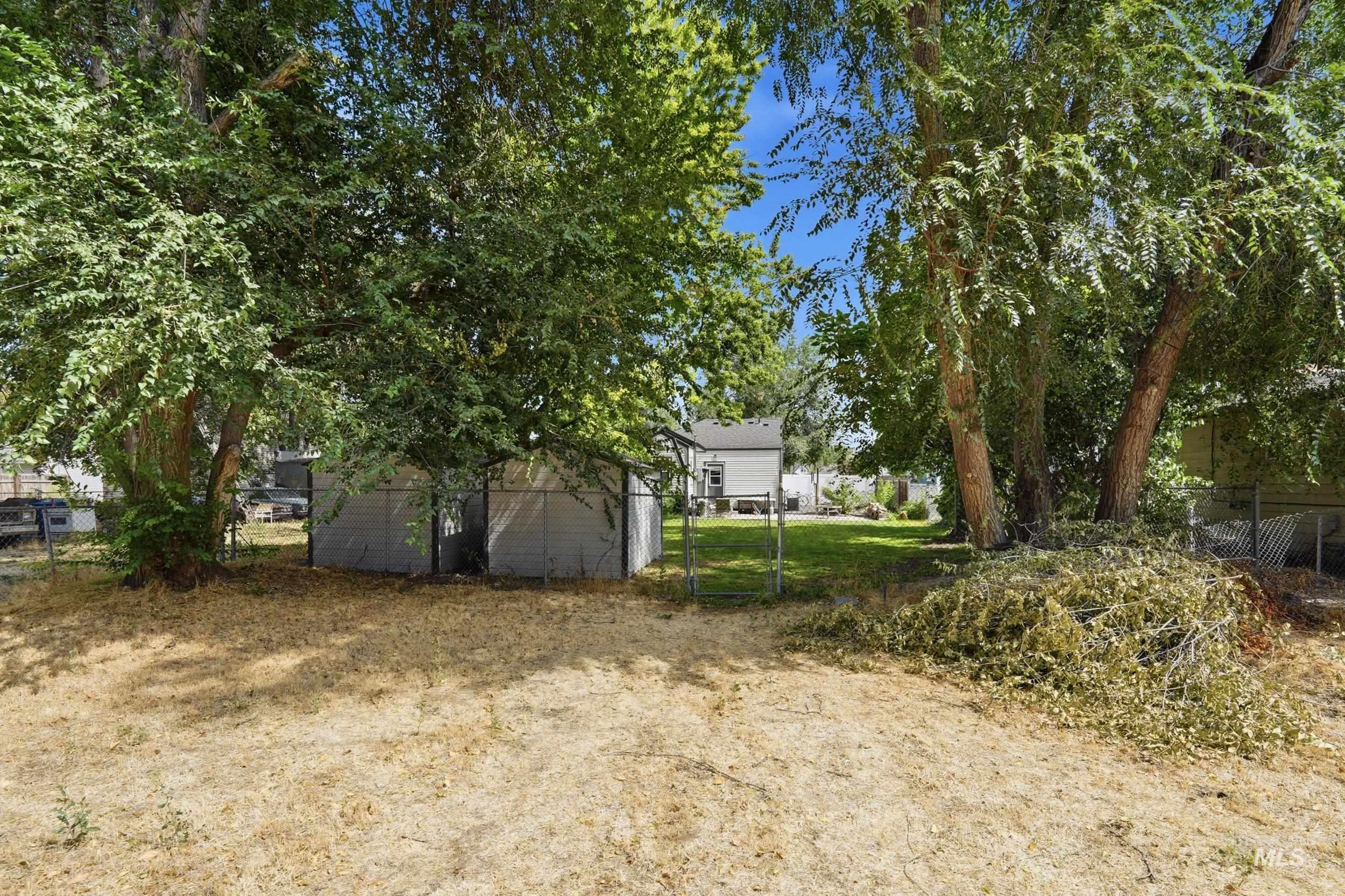 419 S Locust St. Property Photo 34