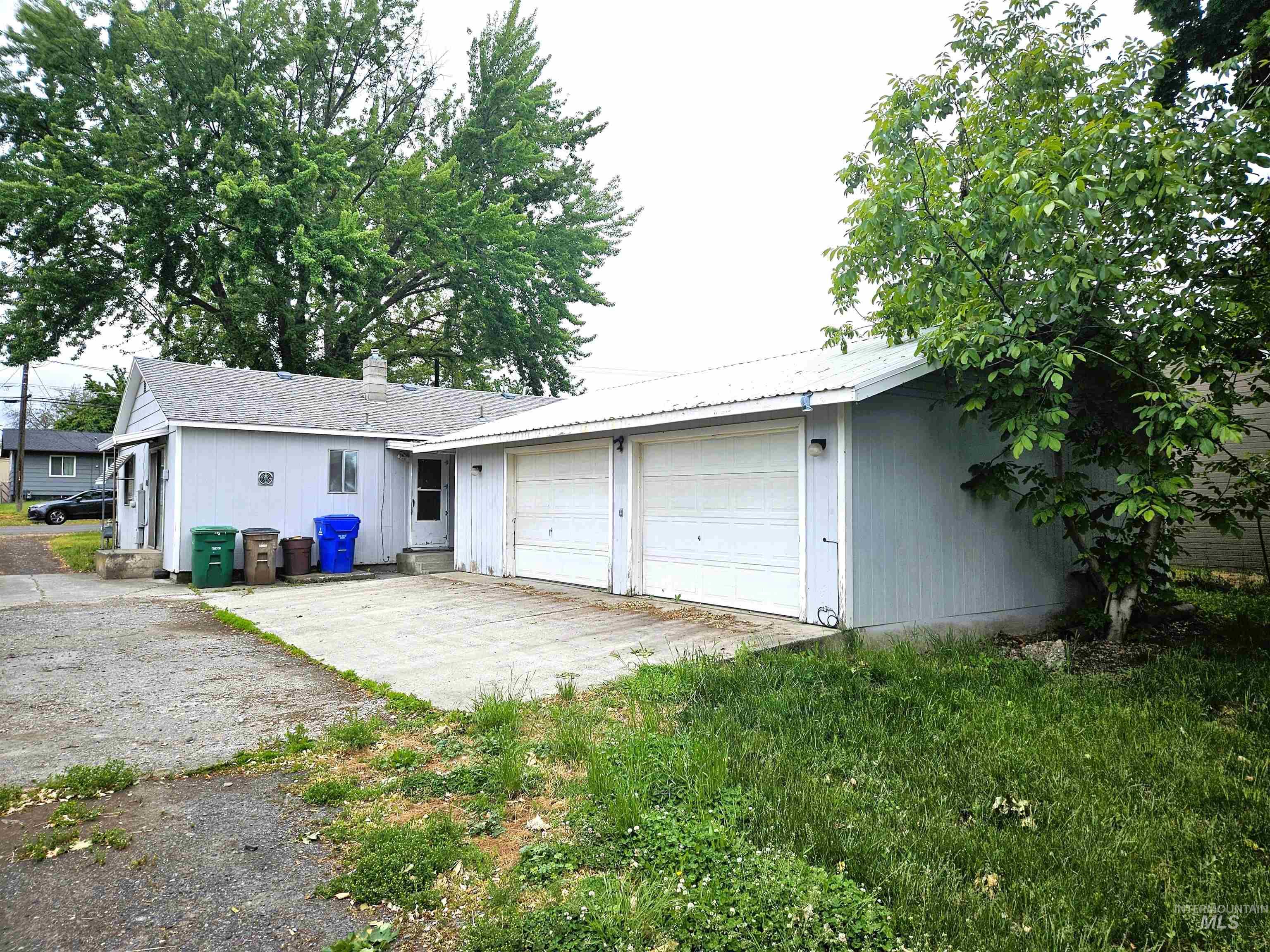 1407 & 1407 1/2 Burrell Ave Property Photo 2