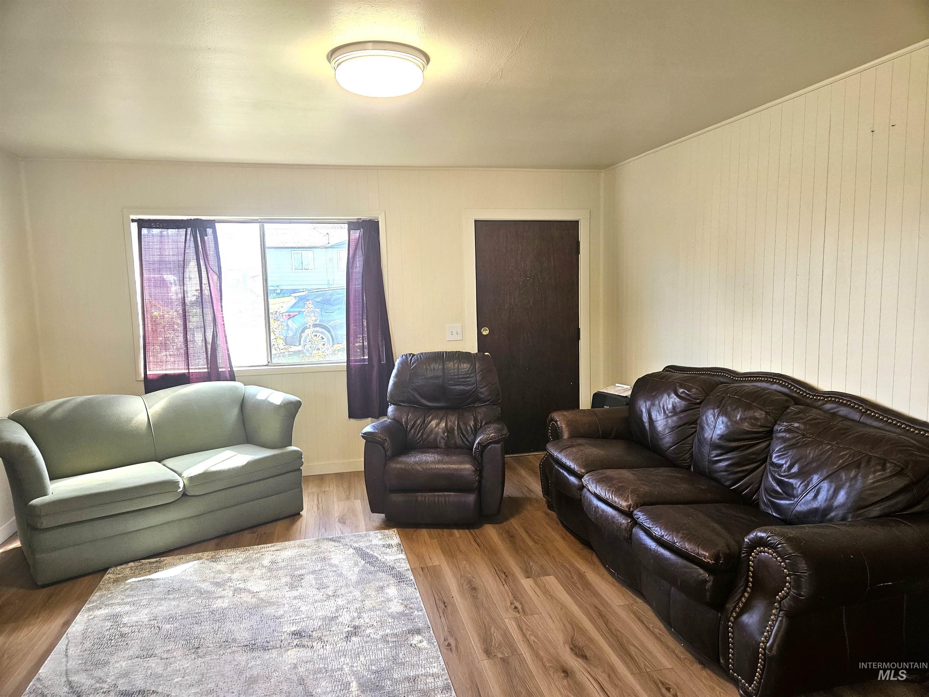 1407 & 1407 1/2 Burrell Ave Property Photo 5