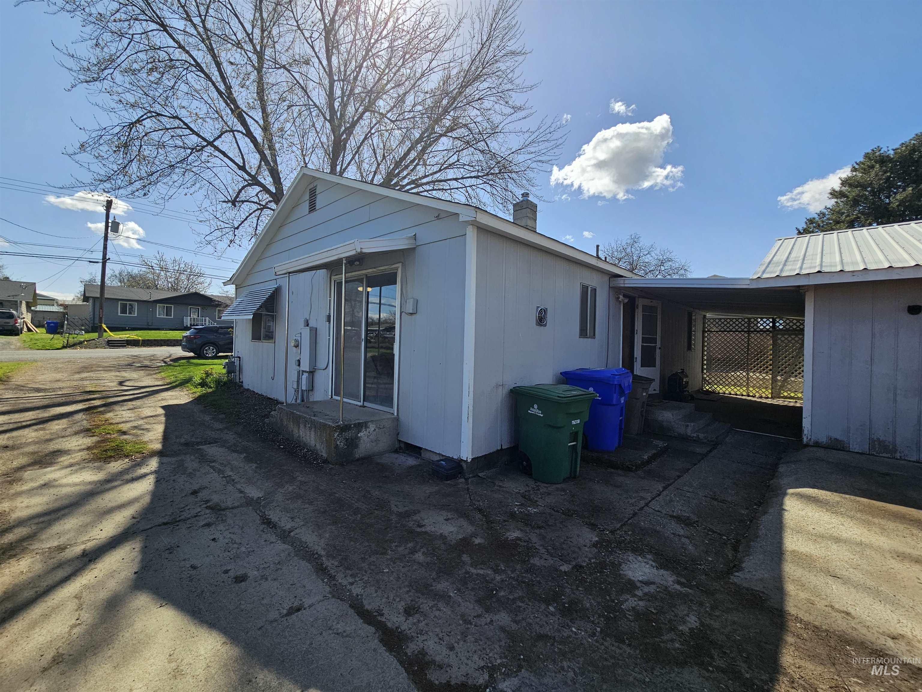 1407 & 1407 1/2 Burrell Ave Property Photo 18