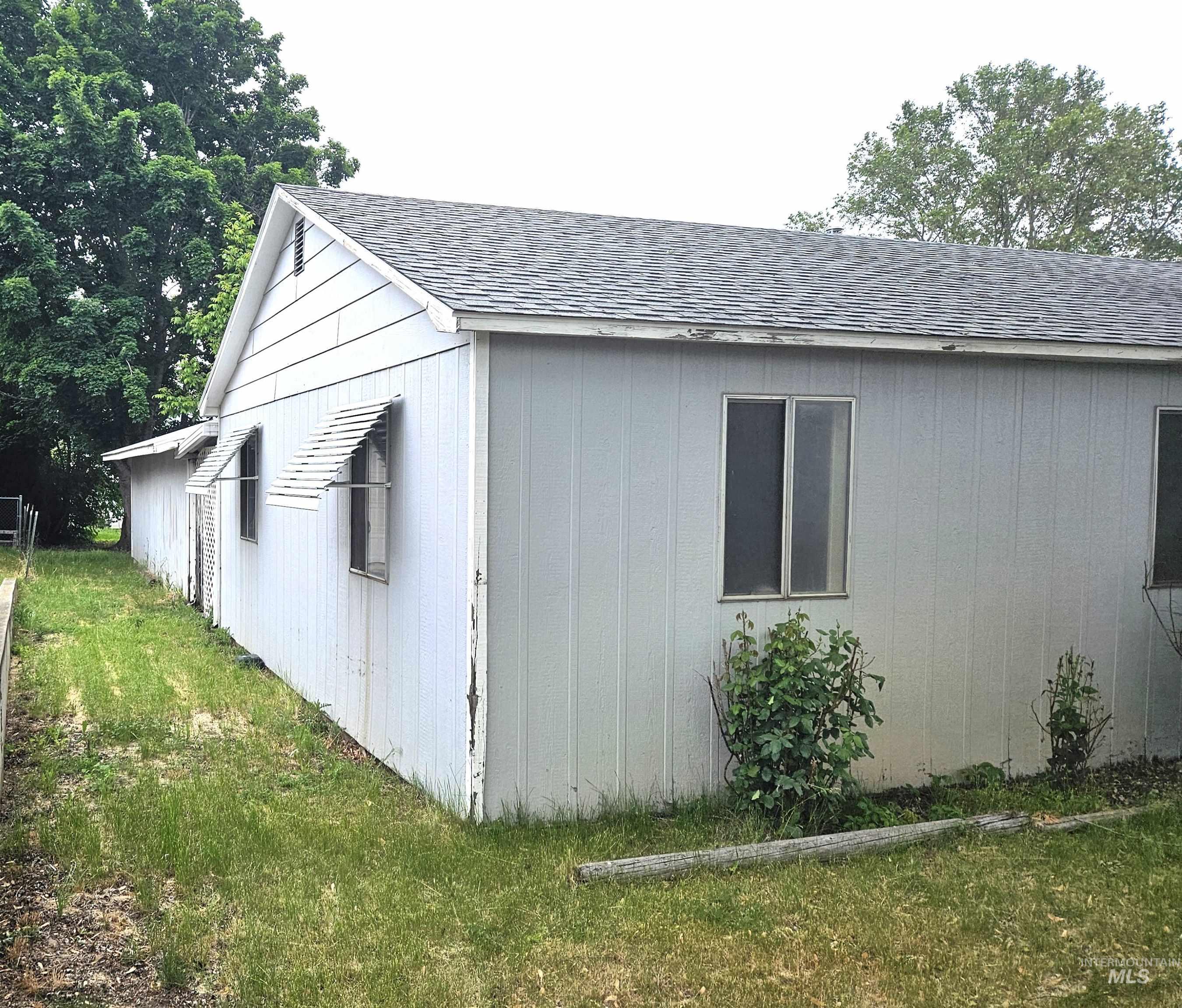 1407 & 1407 1/2 Burrell Ave Property Photo 21