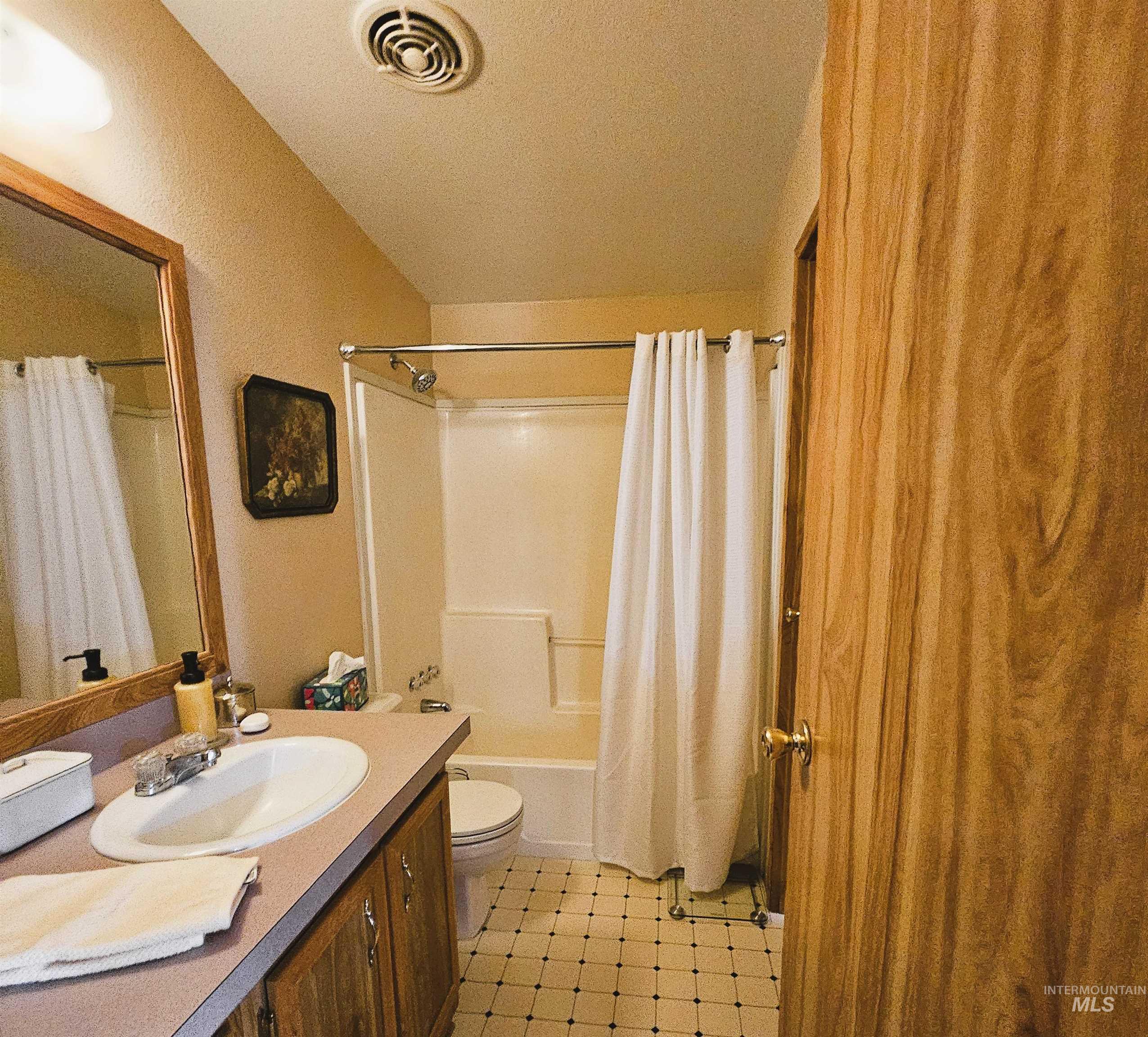 1407 & 1407 1/2 Burrell Ave Property Photo 34