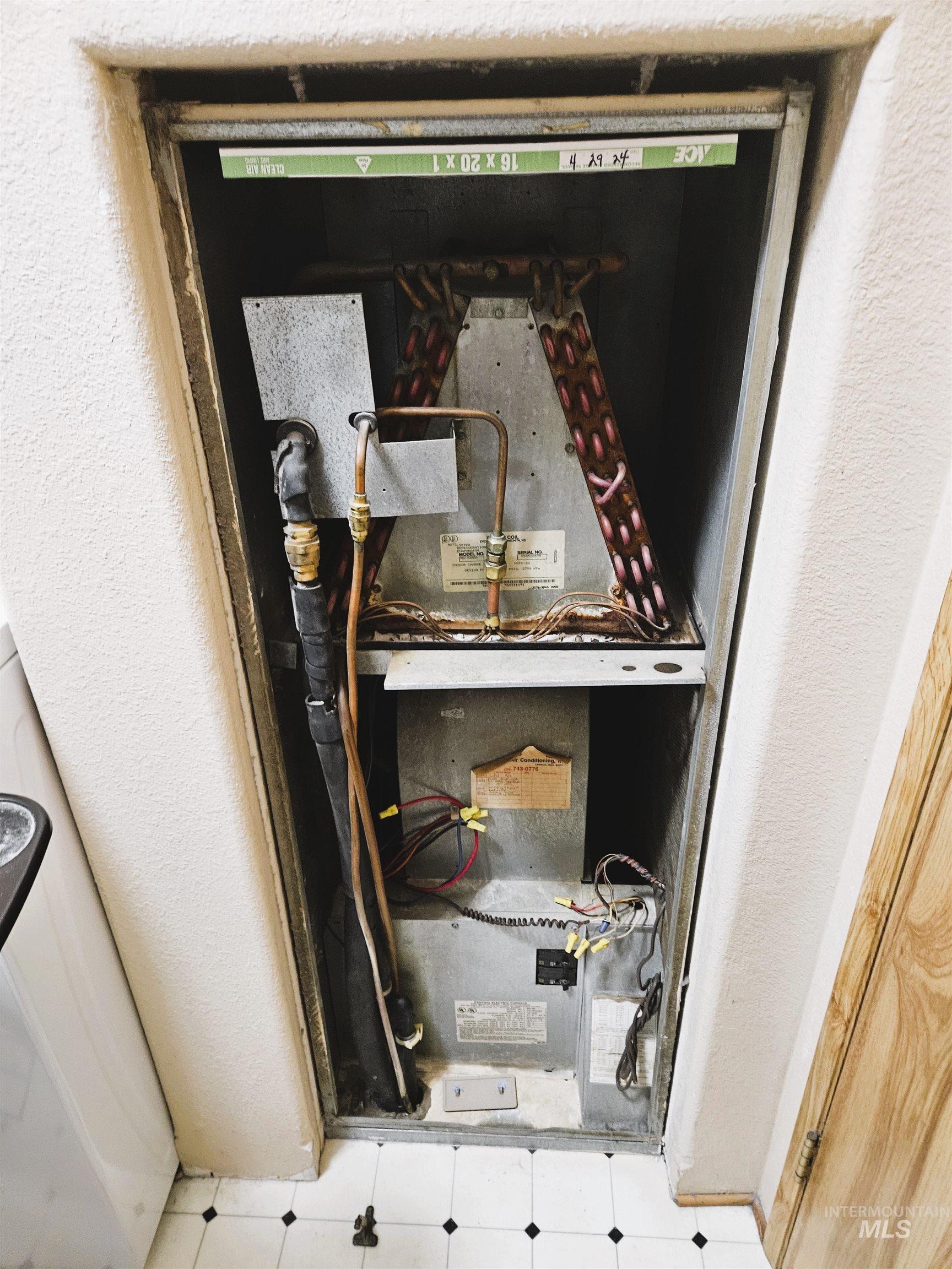 1407 & 1407 1/2 Burrell Ave Property Photo 37