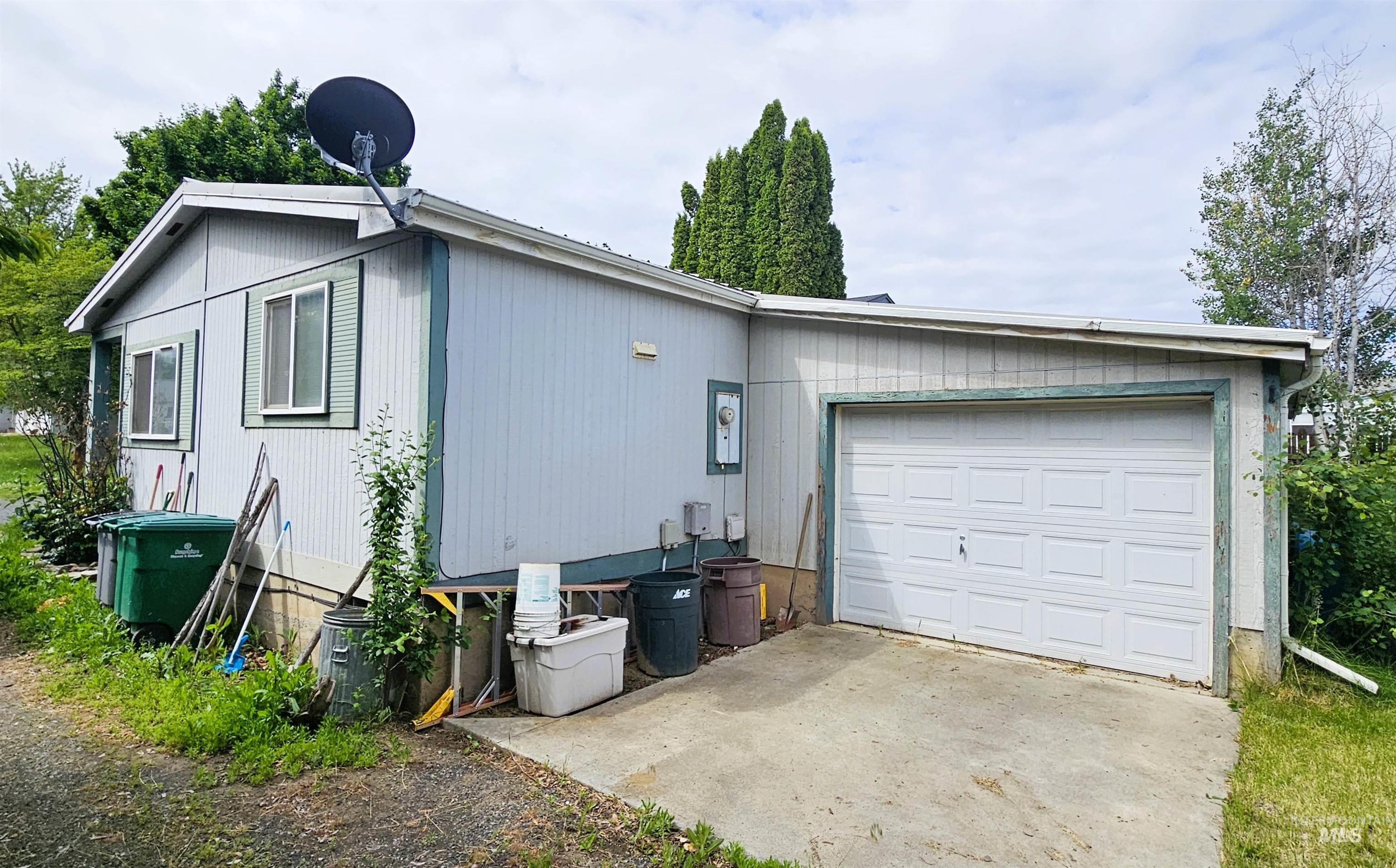 1407 & 1407 1/2 Burrell Ave Property Photo 38